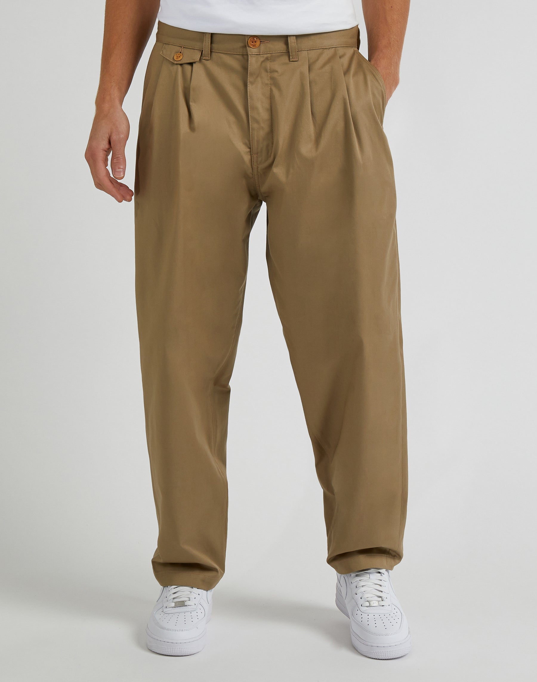 Double Pleated Chino in Dry Hosen Lee   