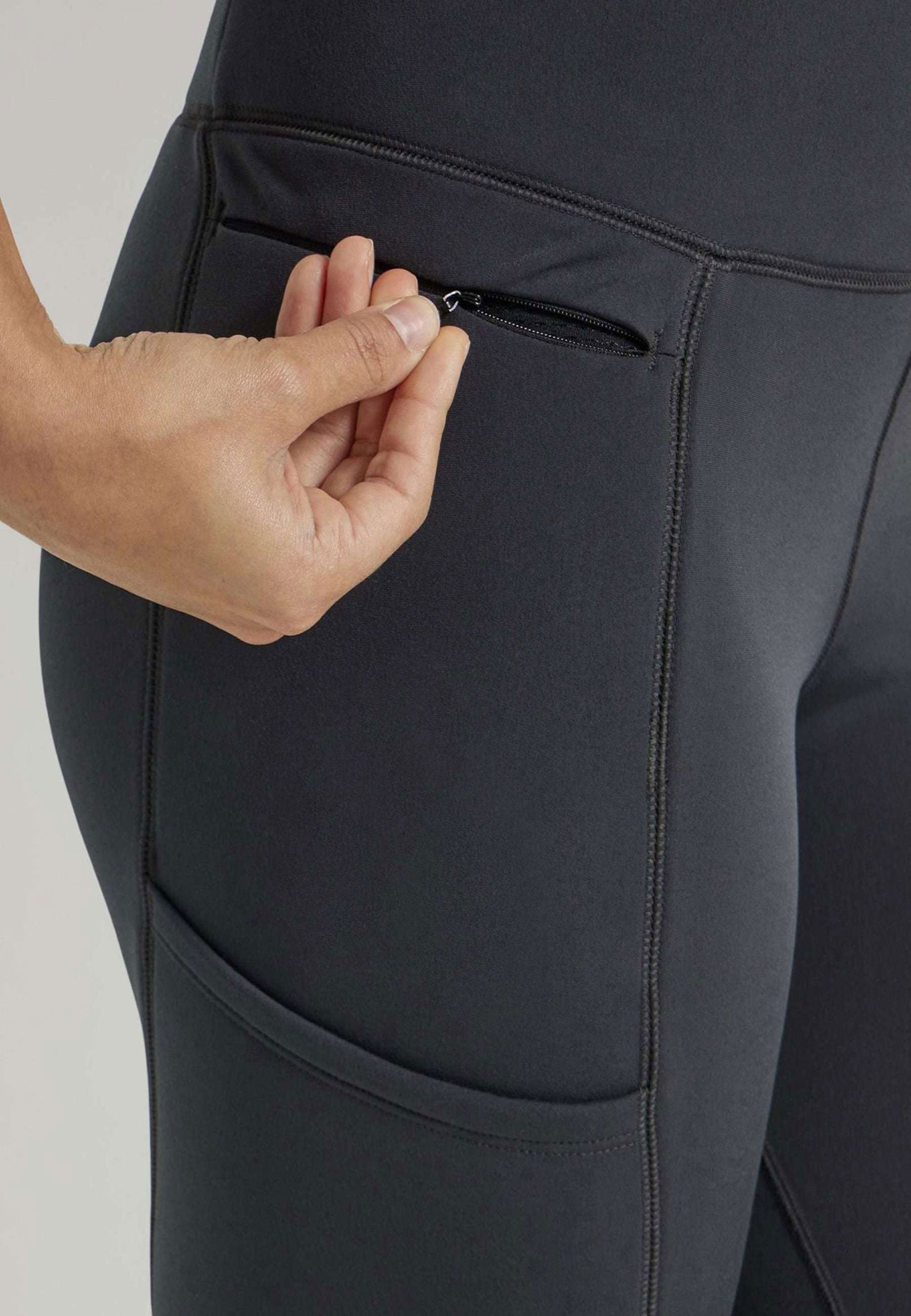 Brushed Back Legging in Jet Black Hosen Wrangler   