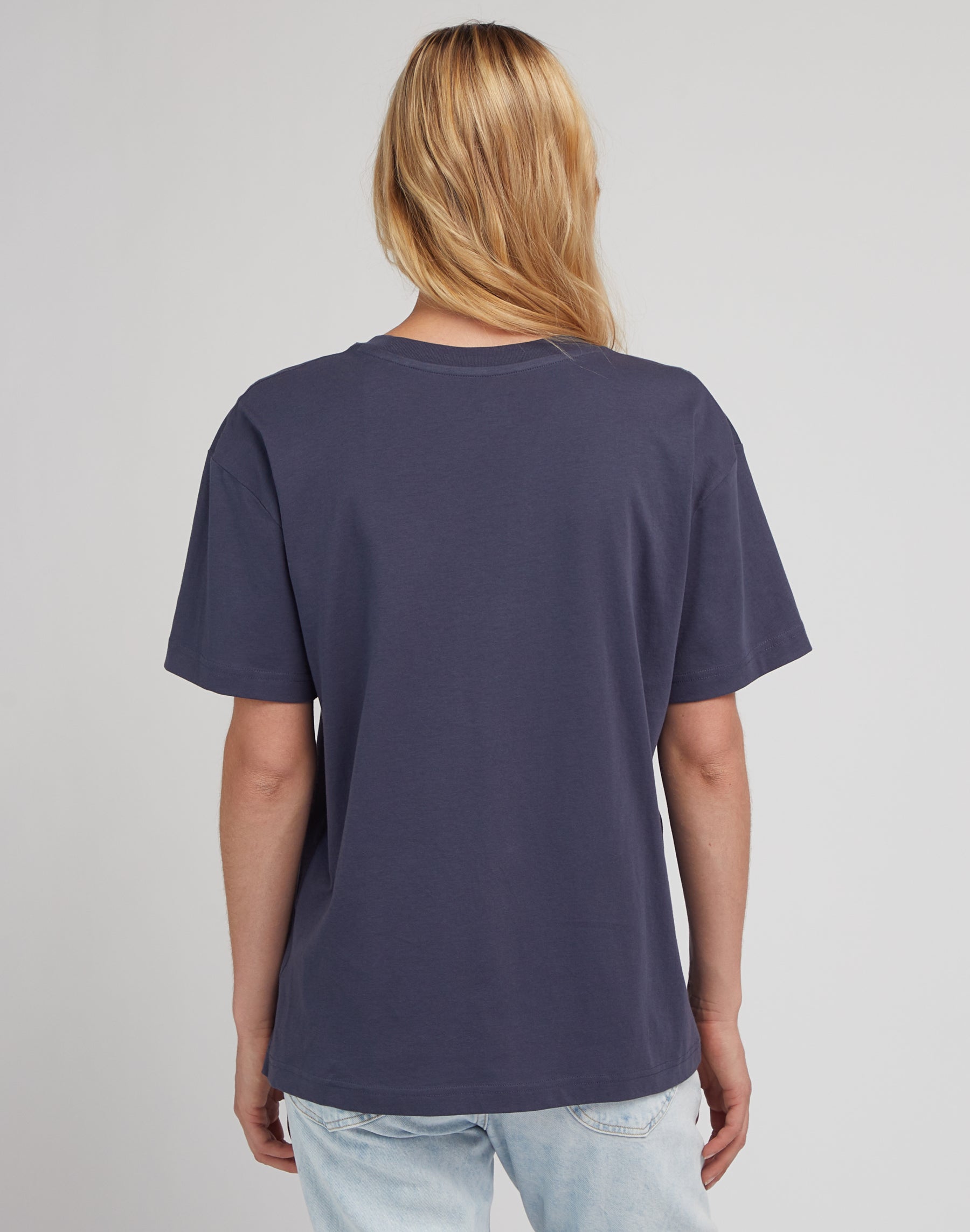 Graphic Crewneck in Dusty Navy T-Shirts Lee   