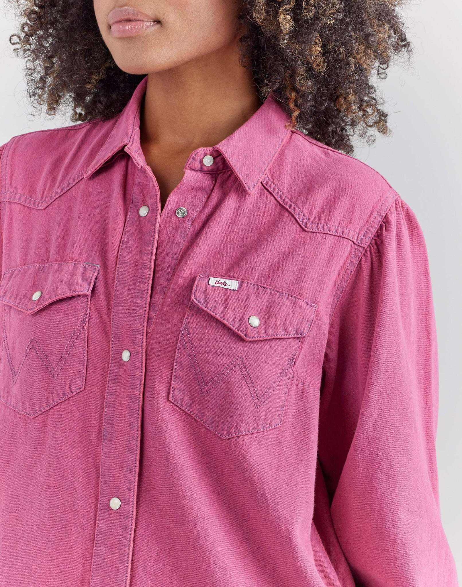 Wrangler X Barbie™ - Shirt Dress in Dreamy Pink Kleider Wrangler   