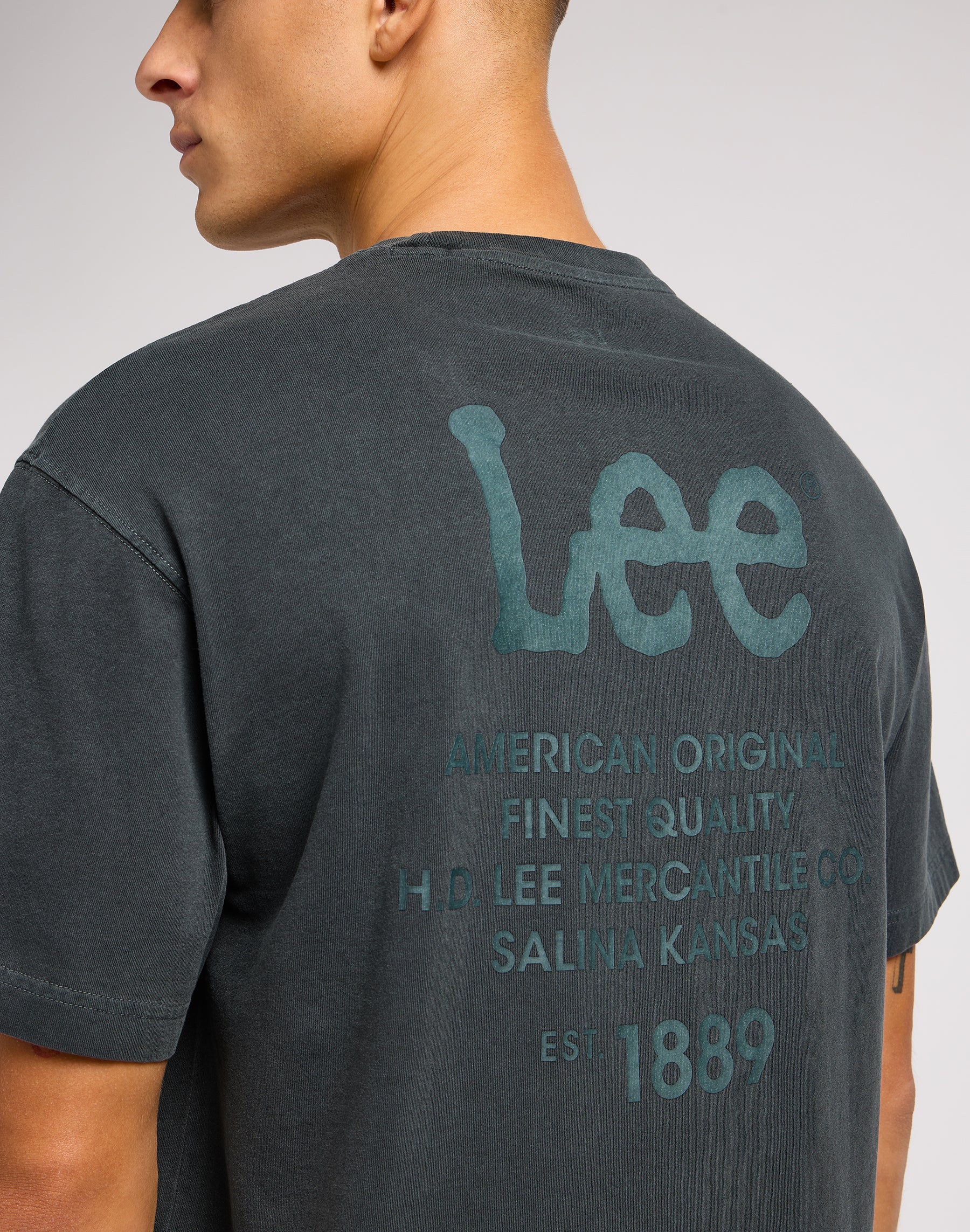 Loose Logo Tee in Washed Black T-Shirts Lee   
