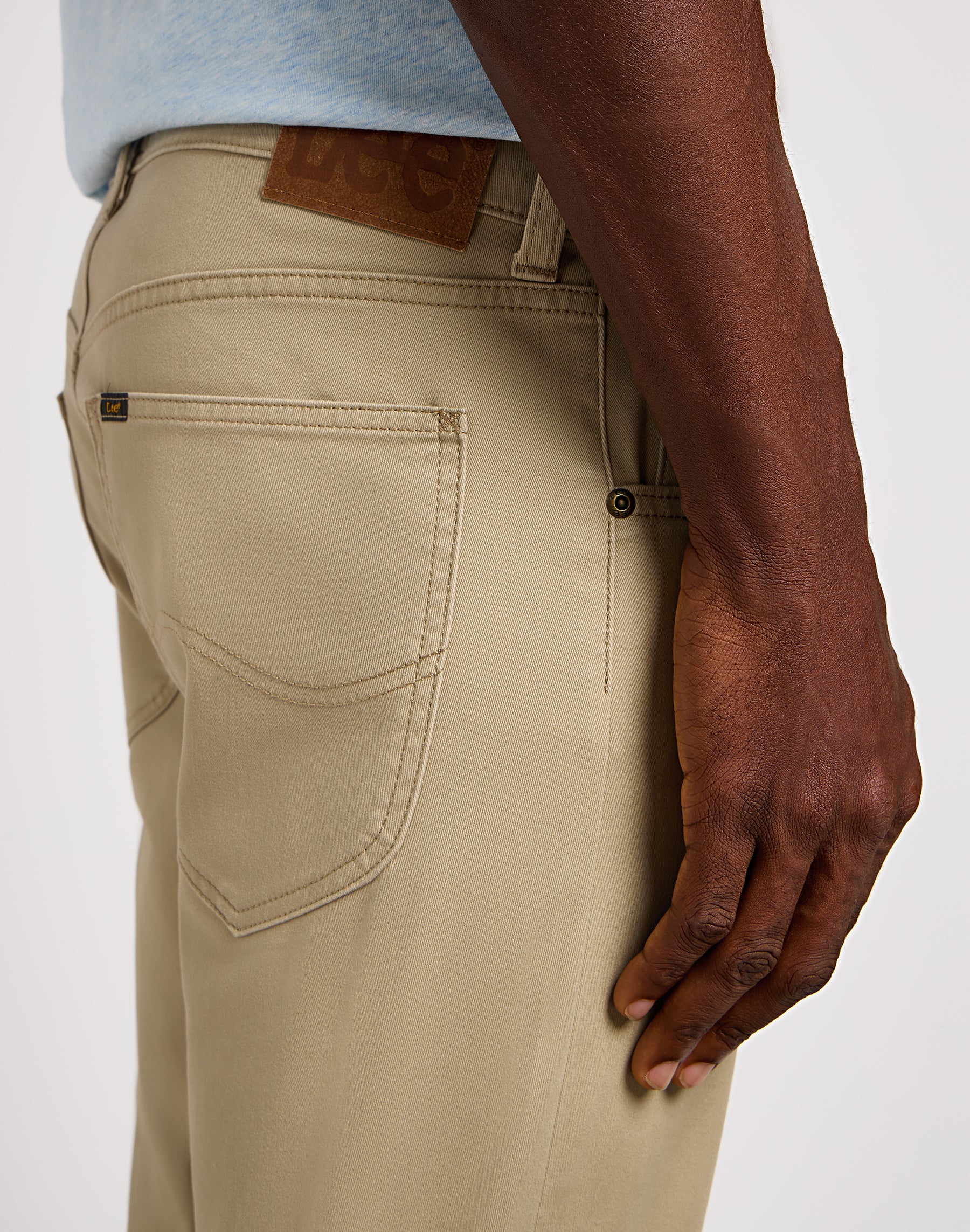 Daren Zip Fly in Kansas City Khaki Hosen Lee