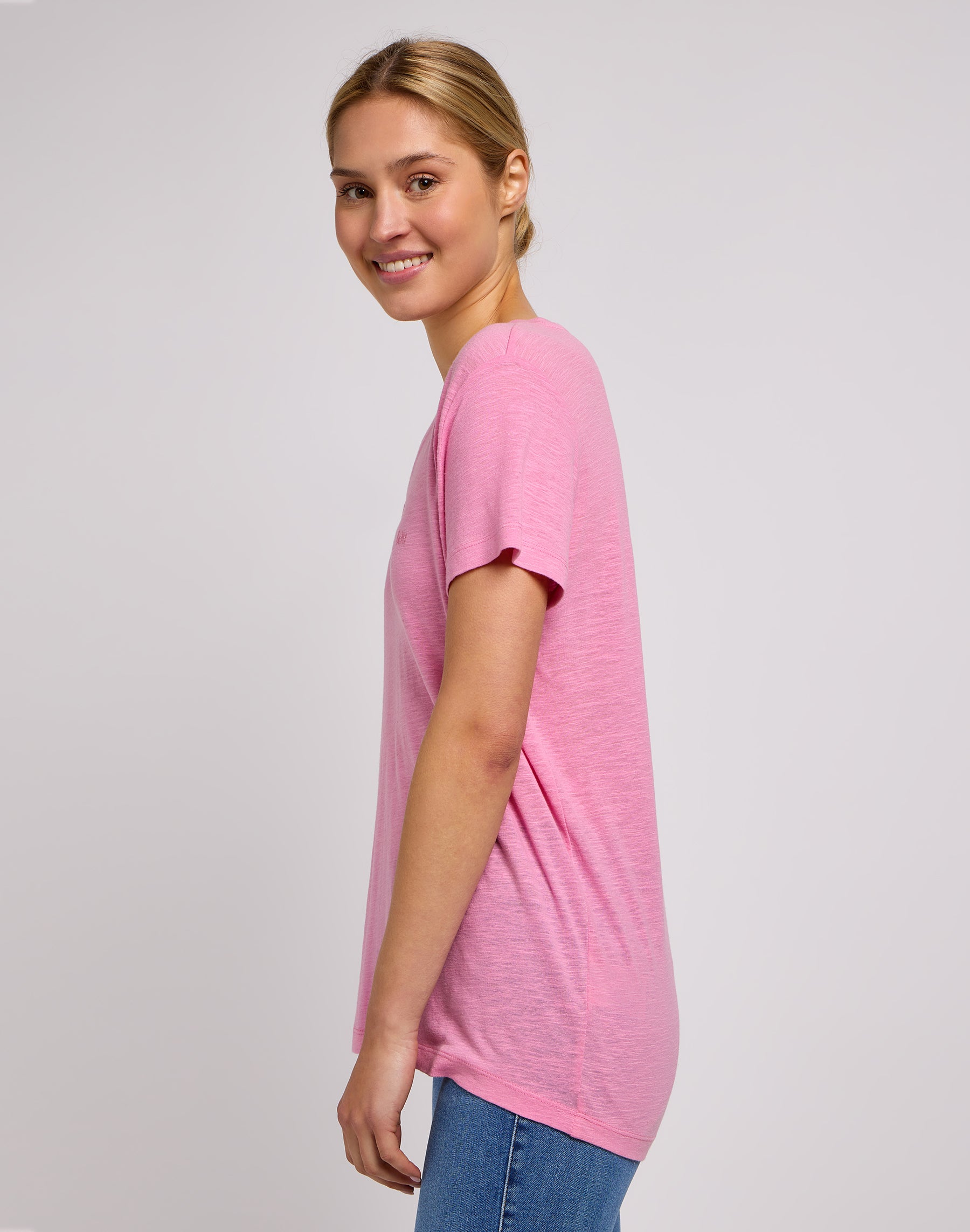 V-Neck Tee in Sugar Lilac T-Shirts Lee   