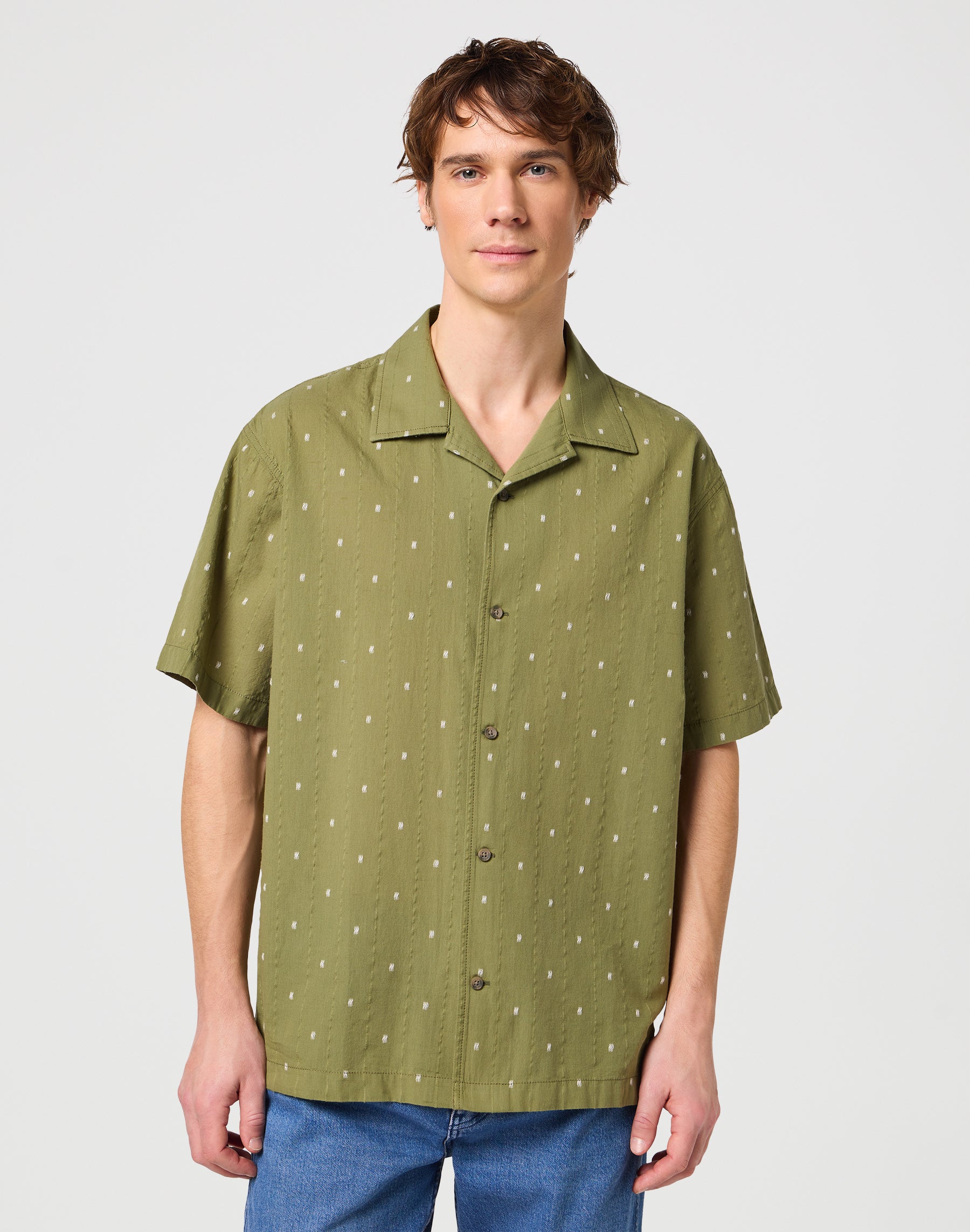 Resort Shirt in Dusty Olive Hemden Wrangler   
