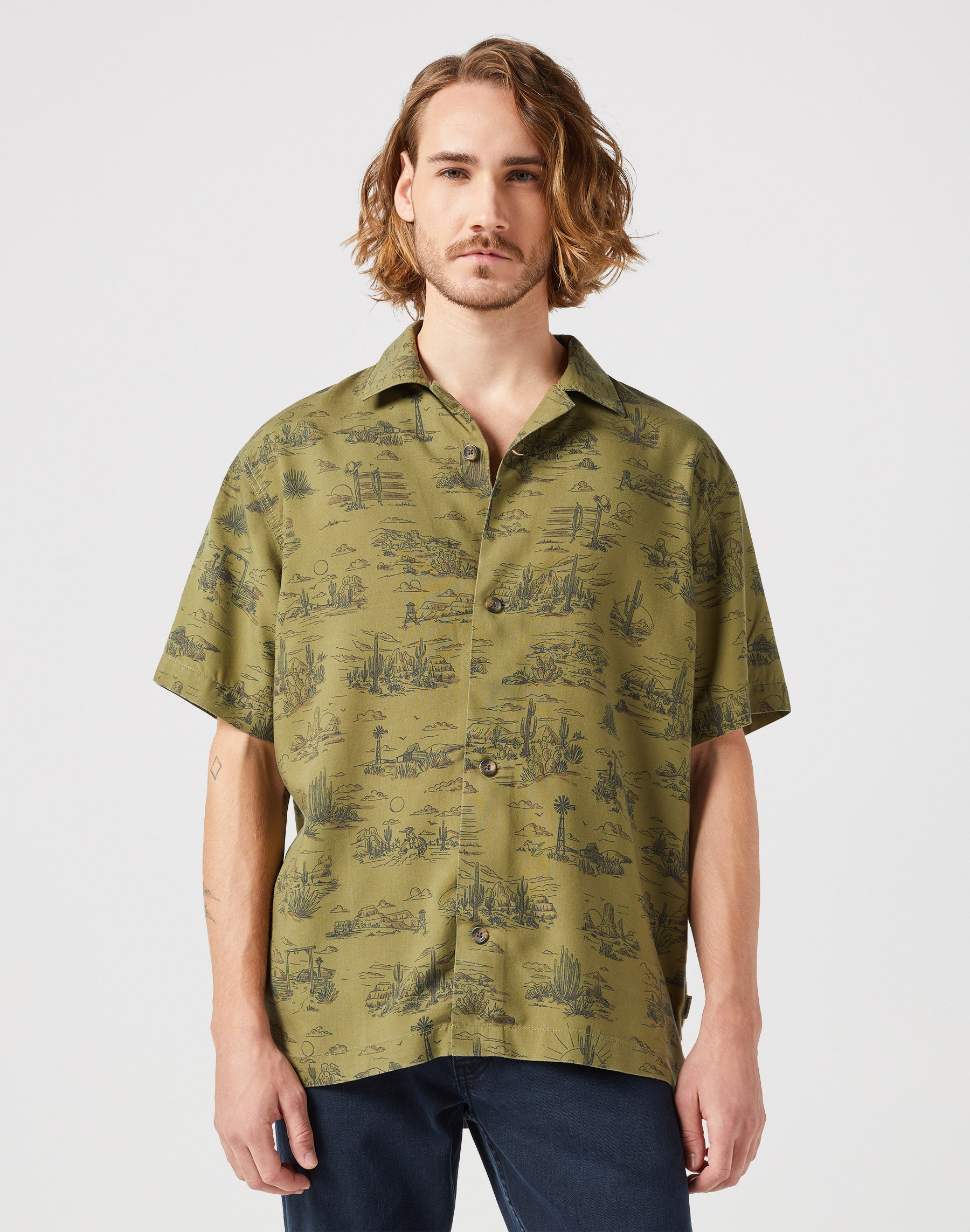 Resort Shirt in Olive Scenic Hemden Wrangler   