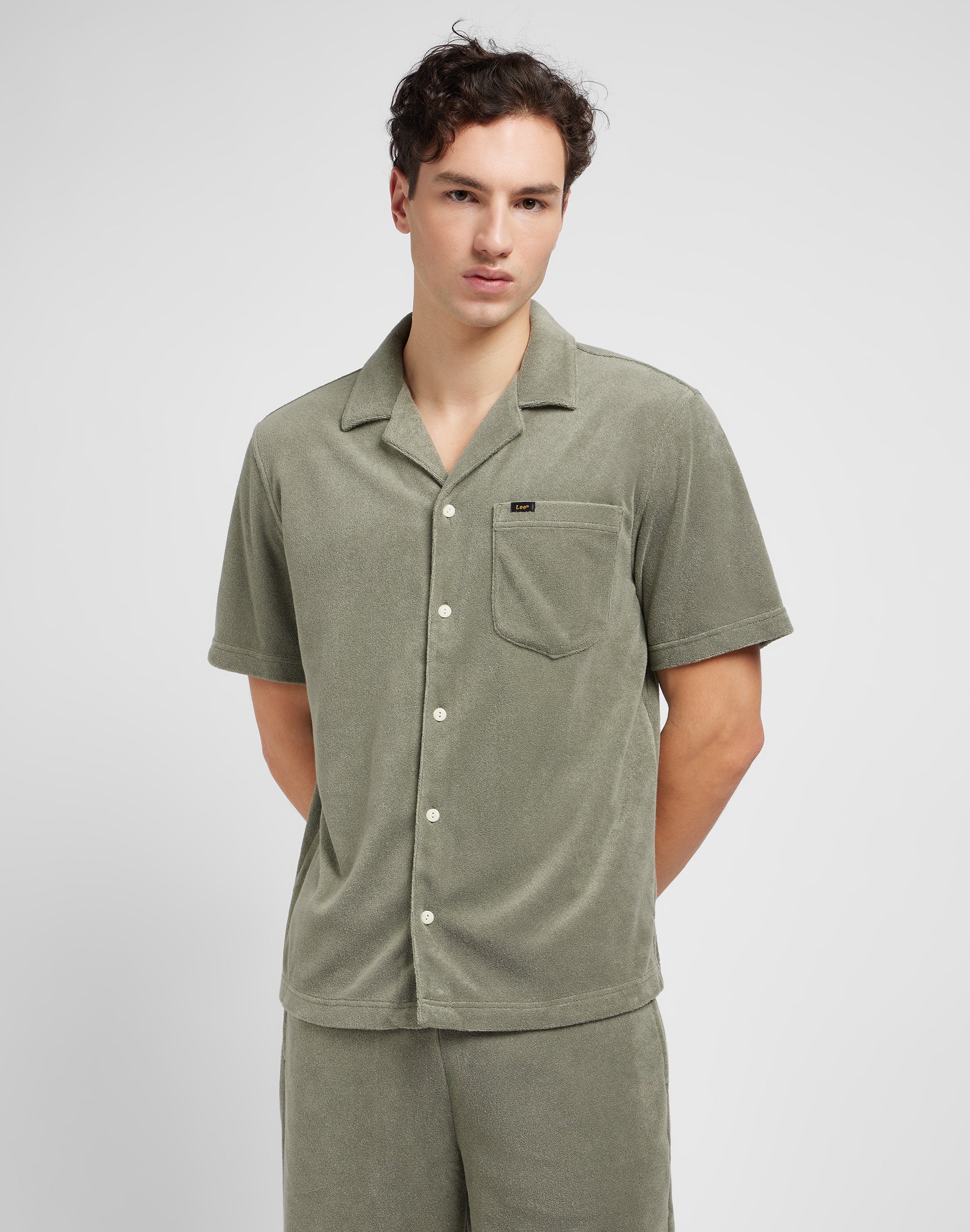 Knit Camp Shirt in Olive Grove Hemden Lee   