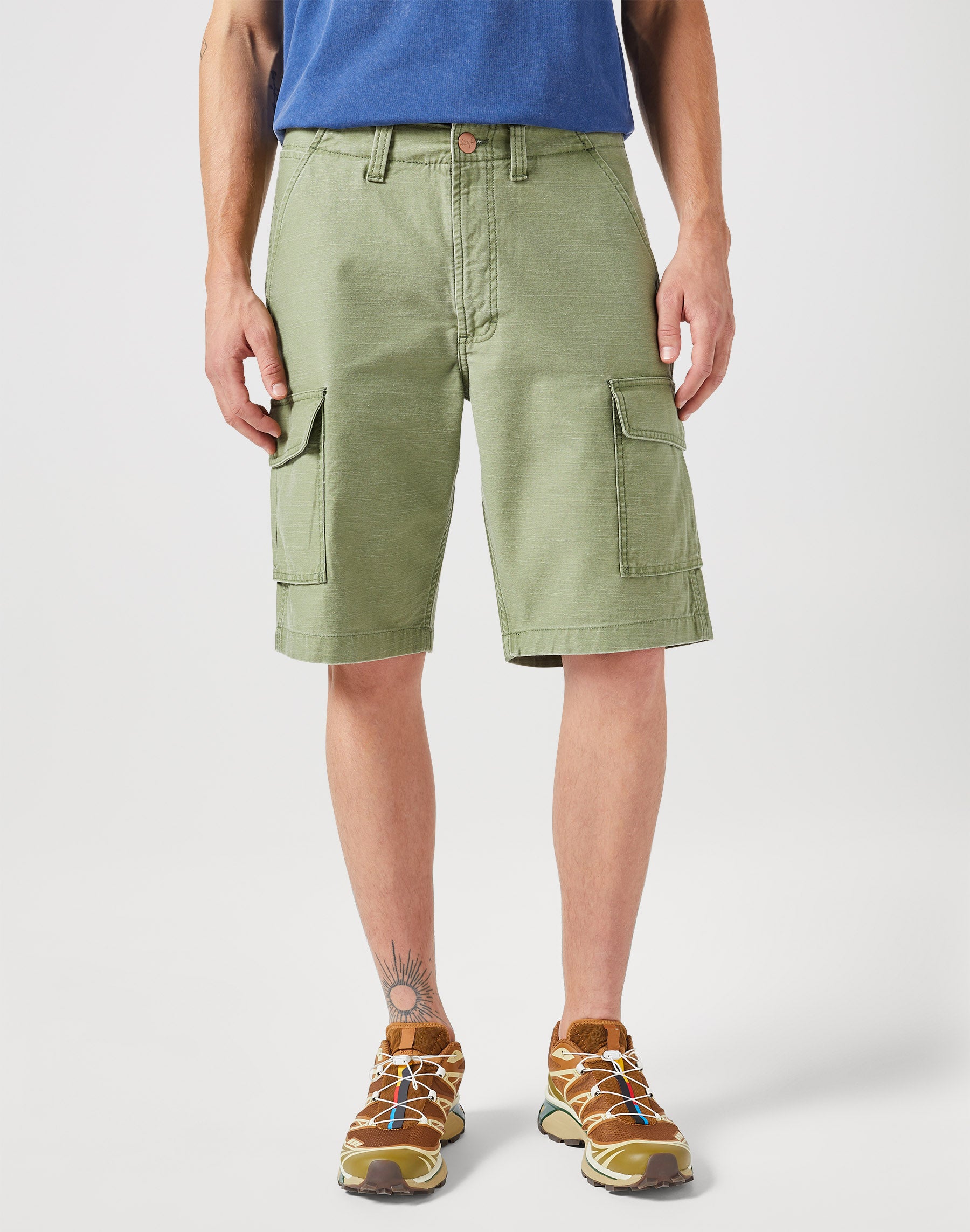Casey Cargo Shorts in Olive Shorts Wrangler   