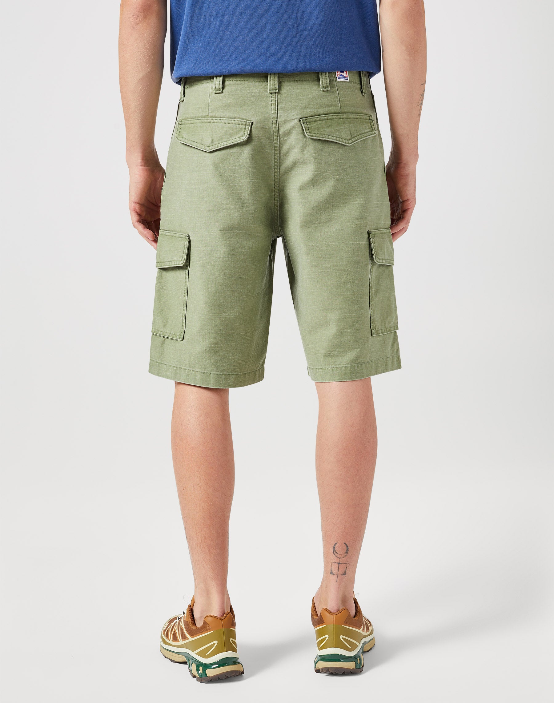 Casey Cargo Shorts in Olive Shorts Wrangler   