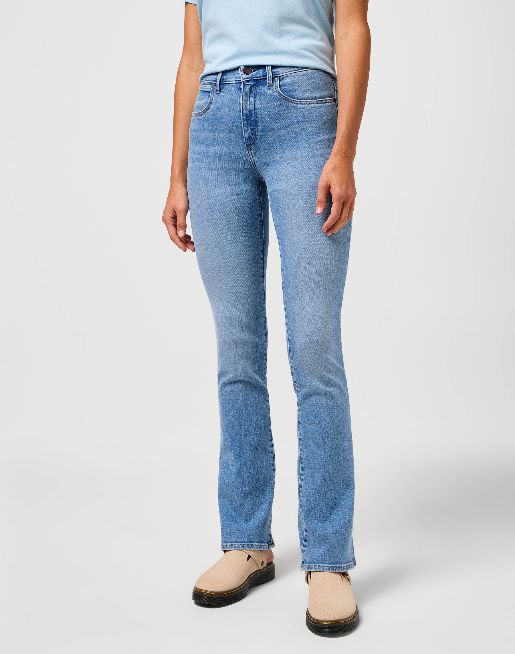 Bootcut in In The Clouds Jeans Wrangler   