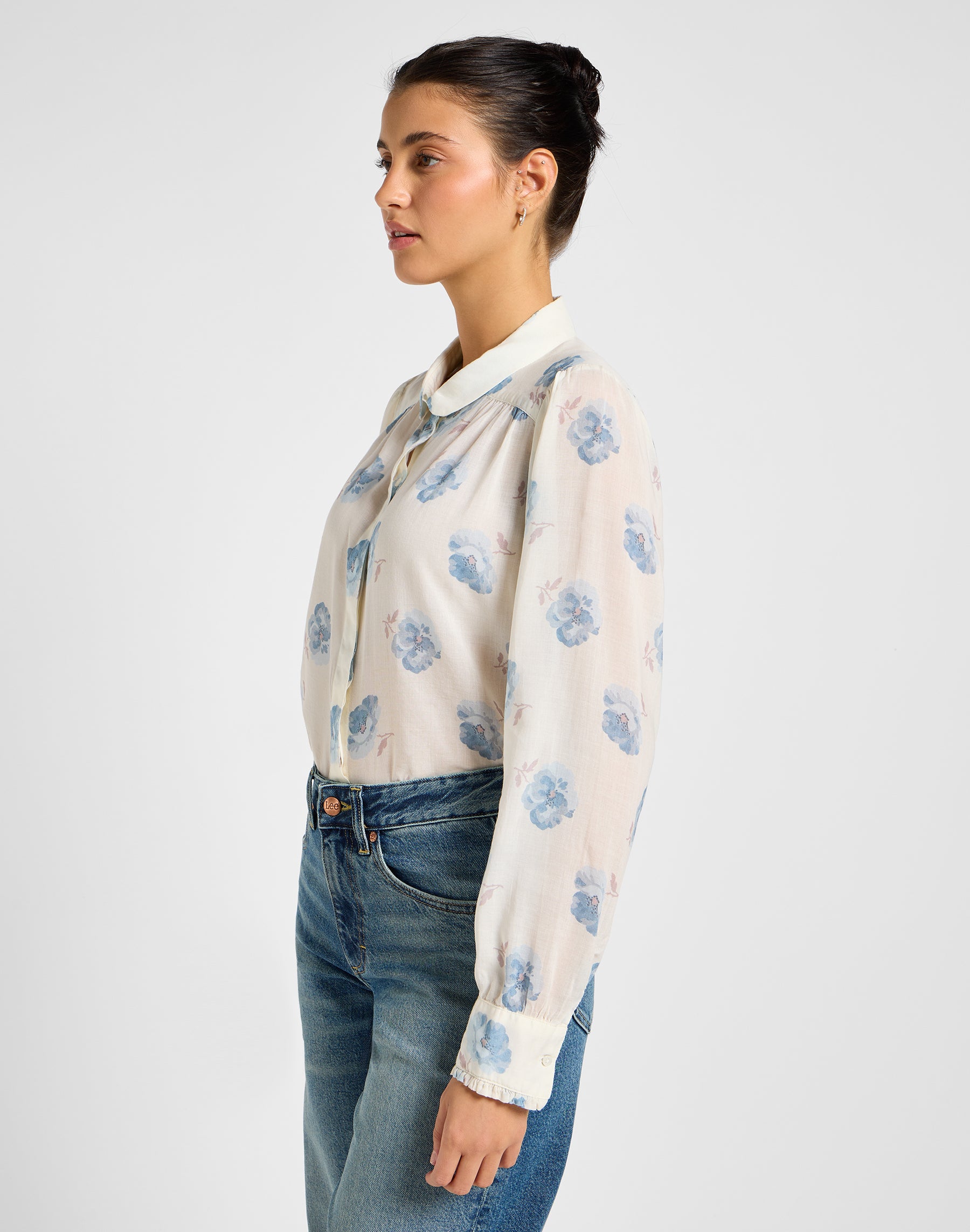 Shirred Blouse in Shy Blue Floral Hemden Lee   