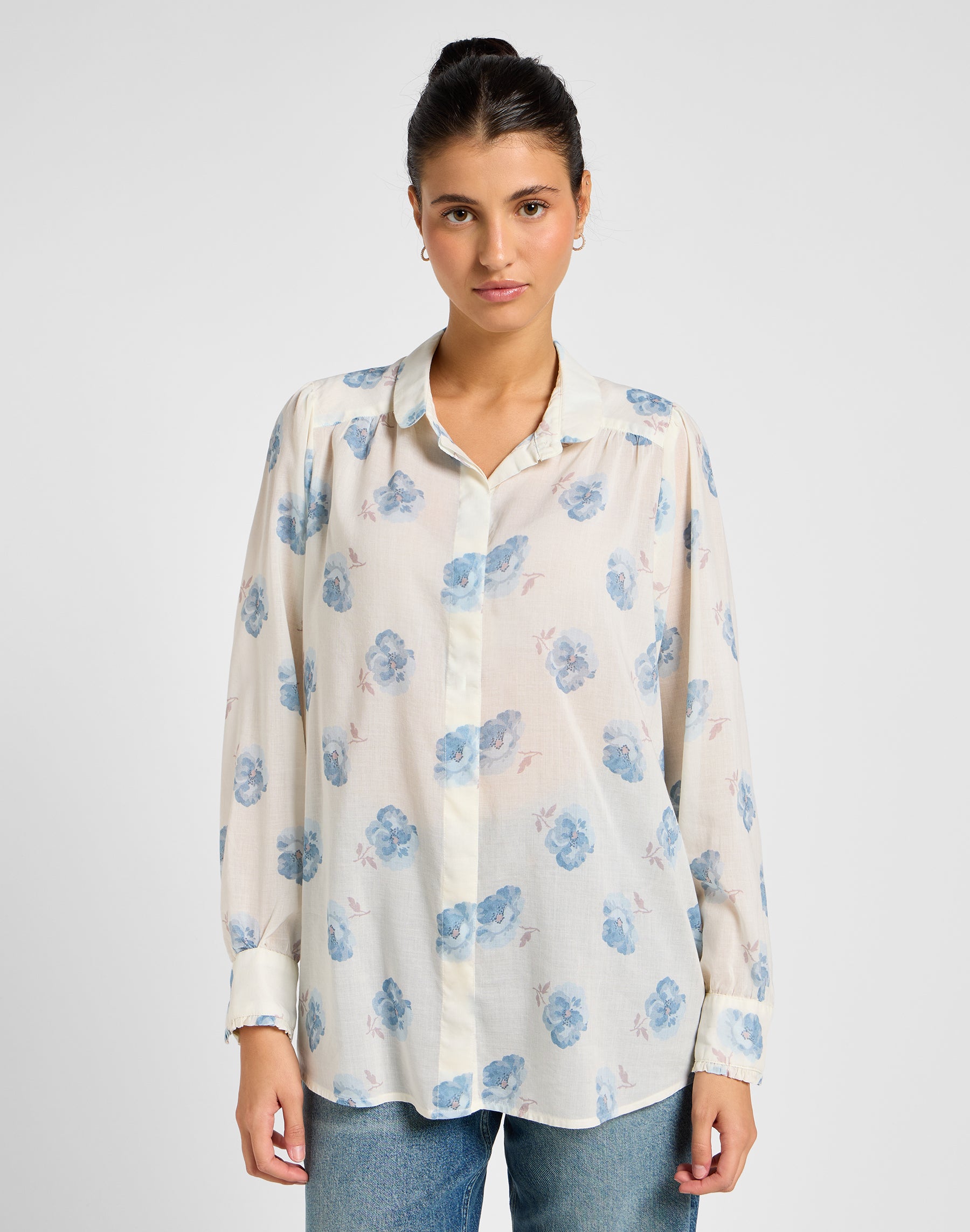 Shirred Blouse in Shy Blue Floral Hemden Lee   