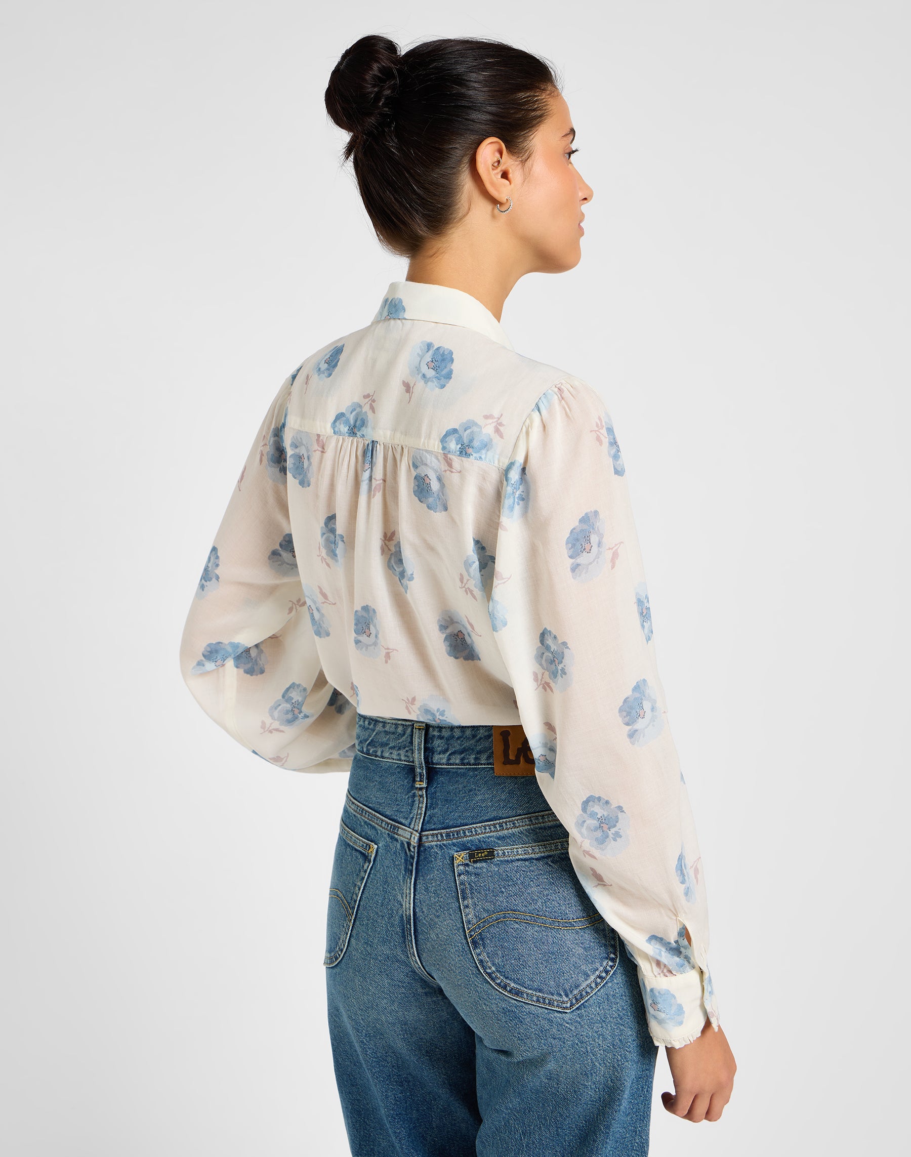 Shirred Blouse in Shy Blue Floral Hemden Lee   