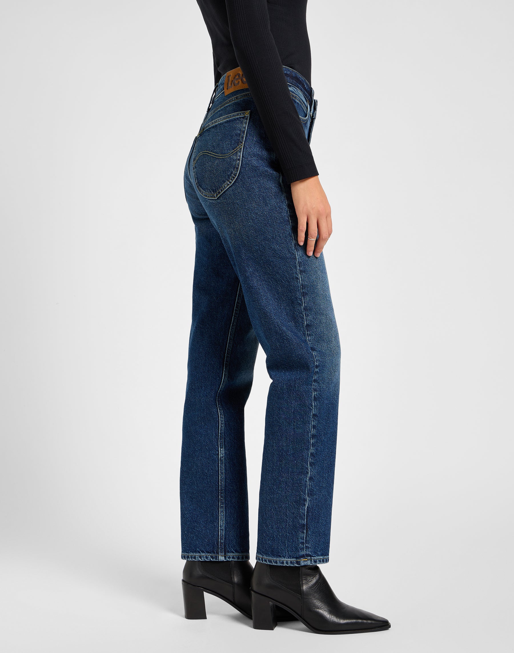 Carol in Indigo Ruin Jeans Lee   