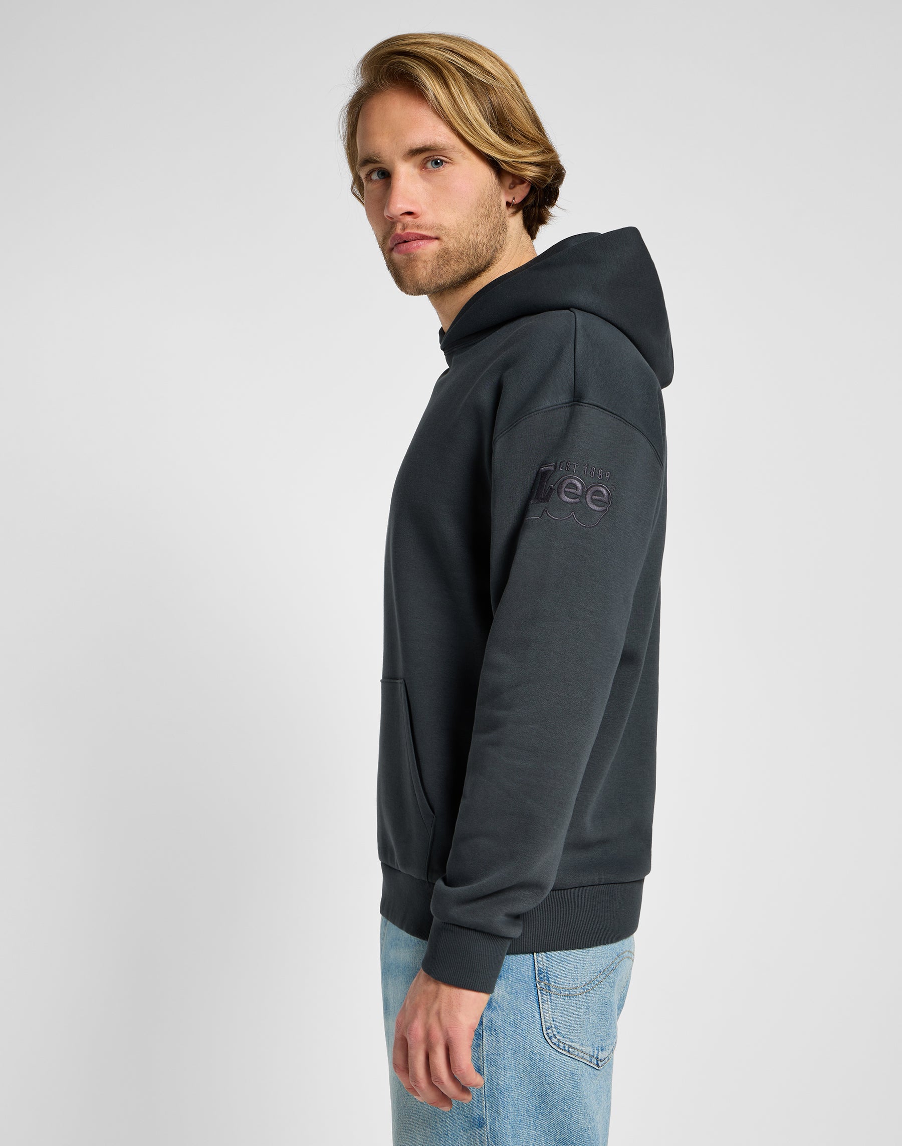 Core Relaxed Hoodie in Washed Black Kapuzenpullover Lee   