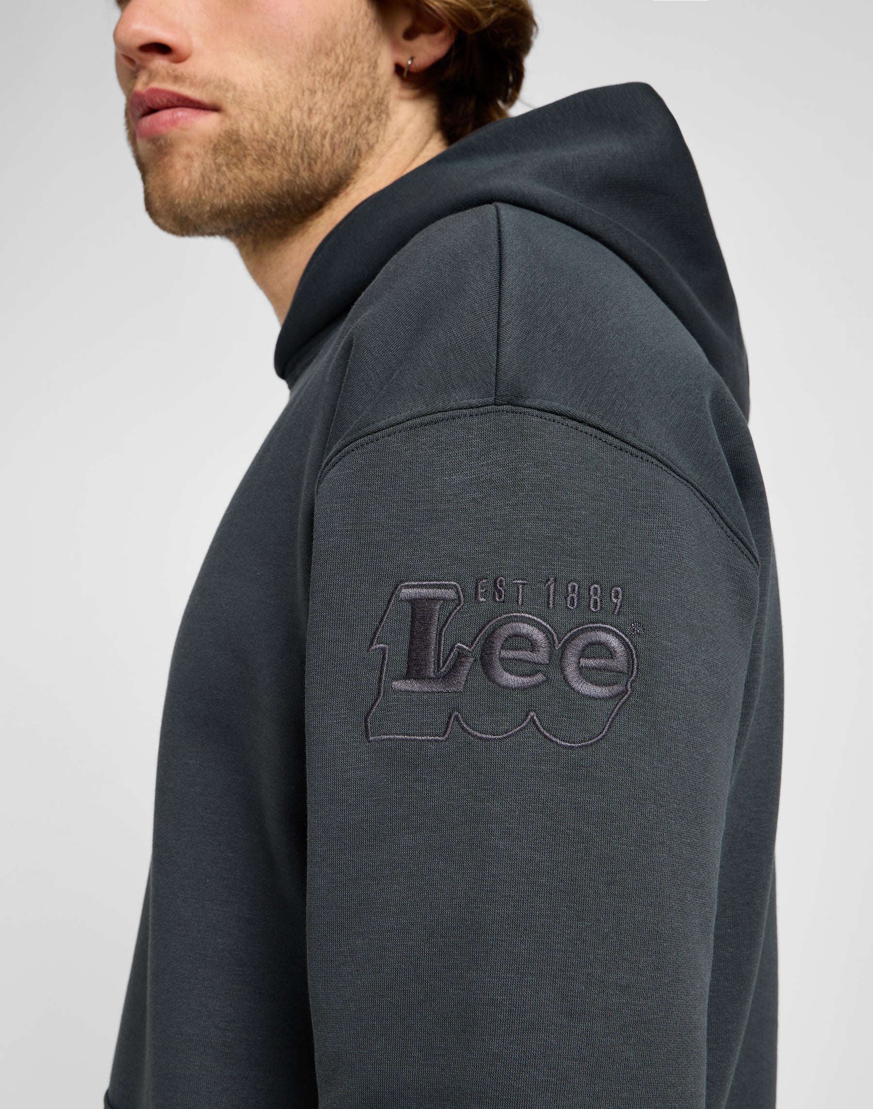 Core Relaxed Hoodie in Washed Black Kapuzenpullover Lee   