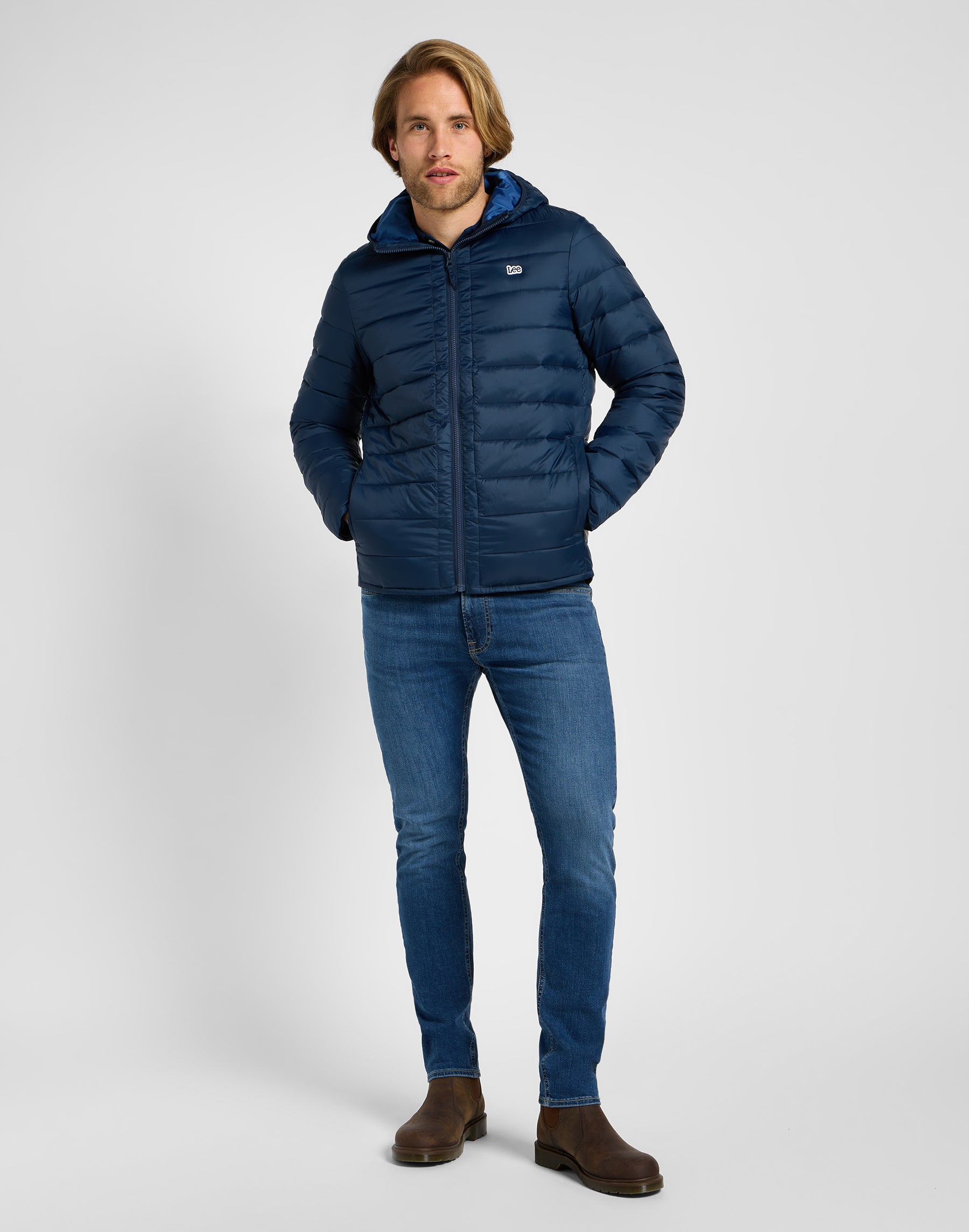 Light Puffer Jacket in Rivet Navy Jacken Lee   