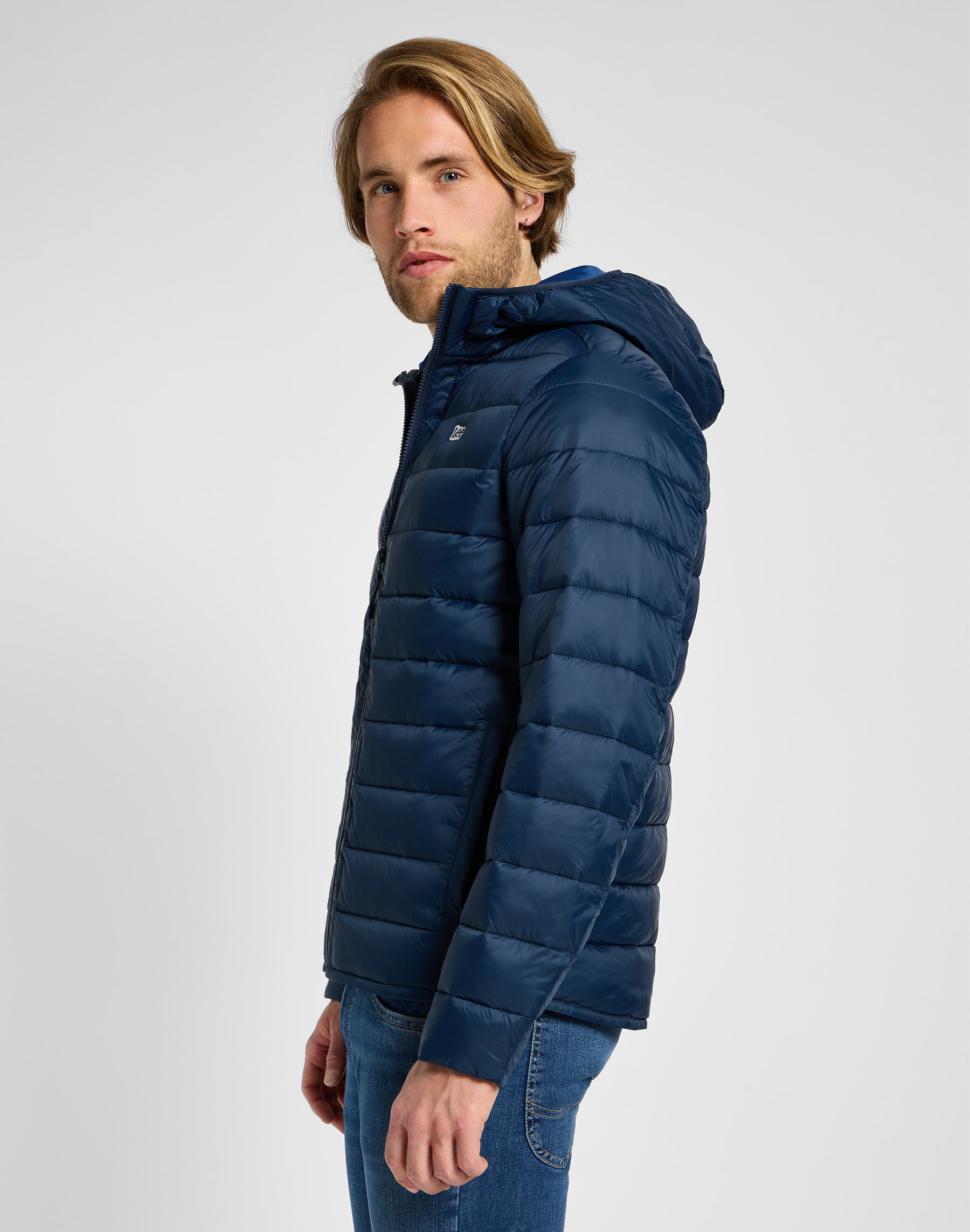 Light Puffer Jacket in Rivet Navy Jacken Lee   