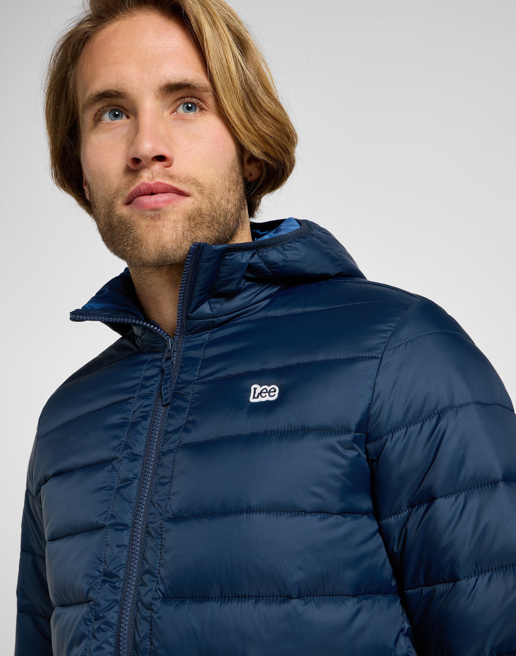 Light Puffer Jacket in Rivet Navy Jacken Lee   