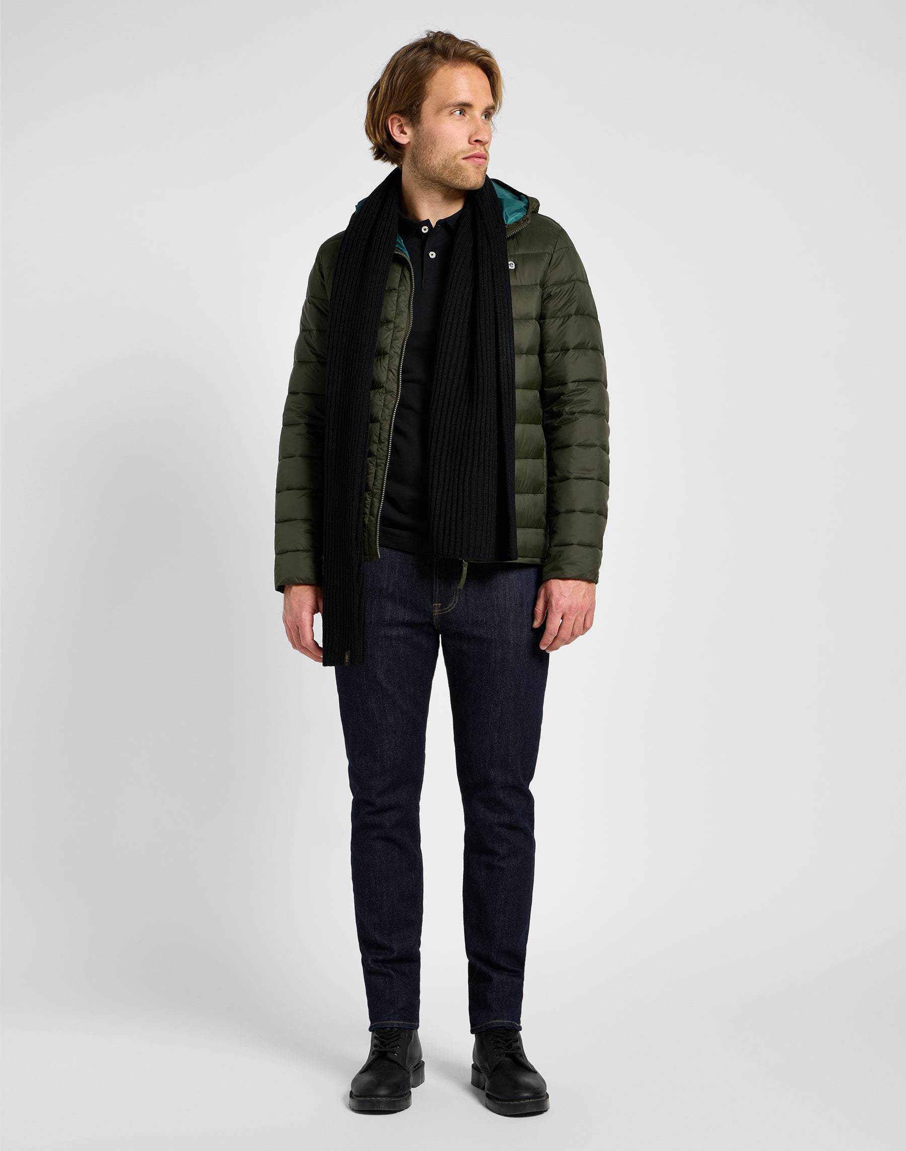 Light Puffer Jacket in Olive Night Jacken Lee   