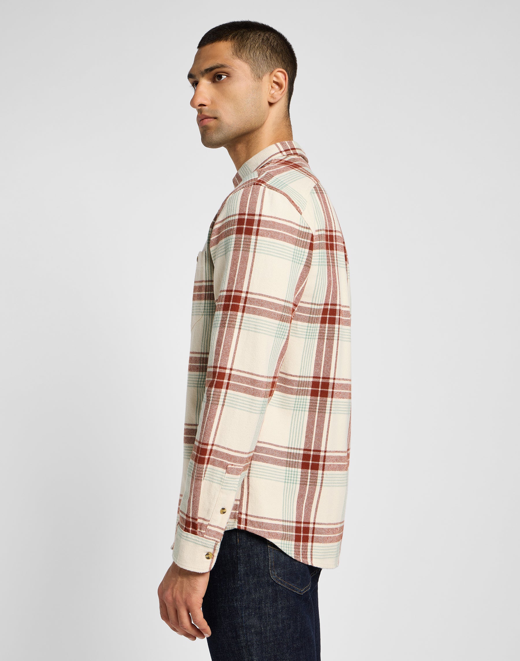 Riveted Shirt in Ecru Hemden Lee   