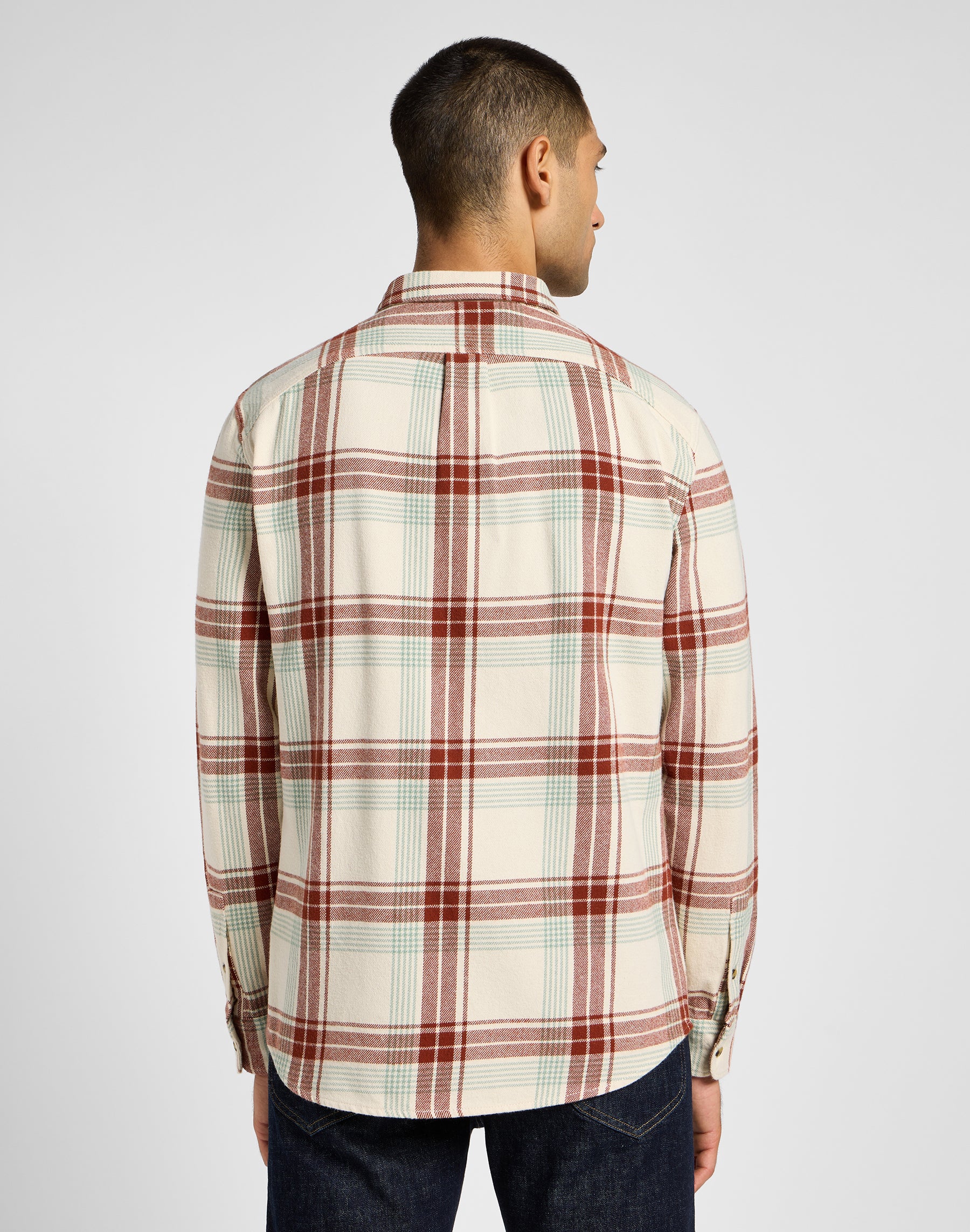 Riveted Shirt in Ecru Hemden Lee   