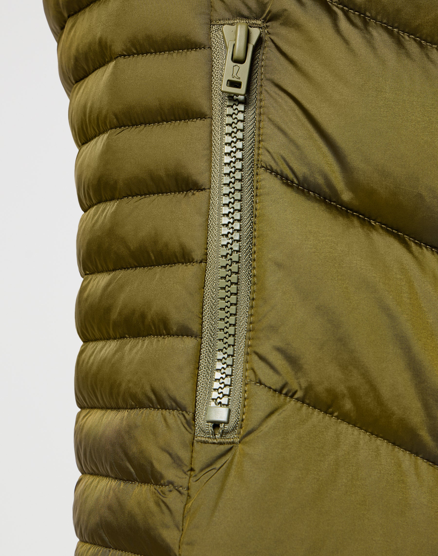 Short Puffer Jacket in Ivy Green Jacken Wrangler   