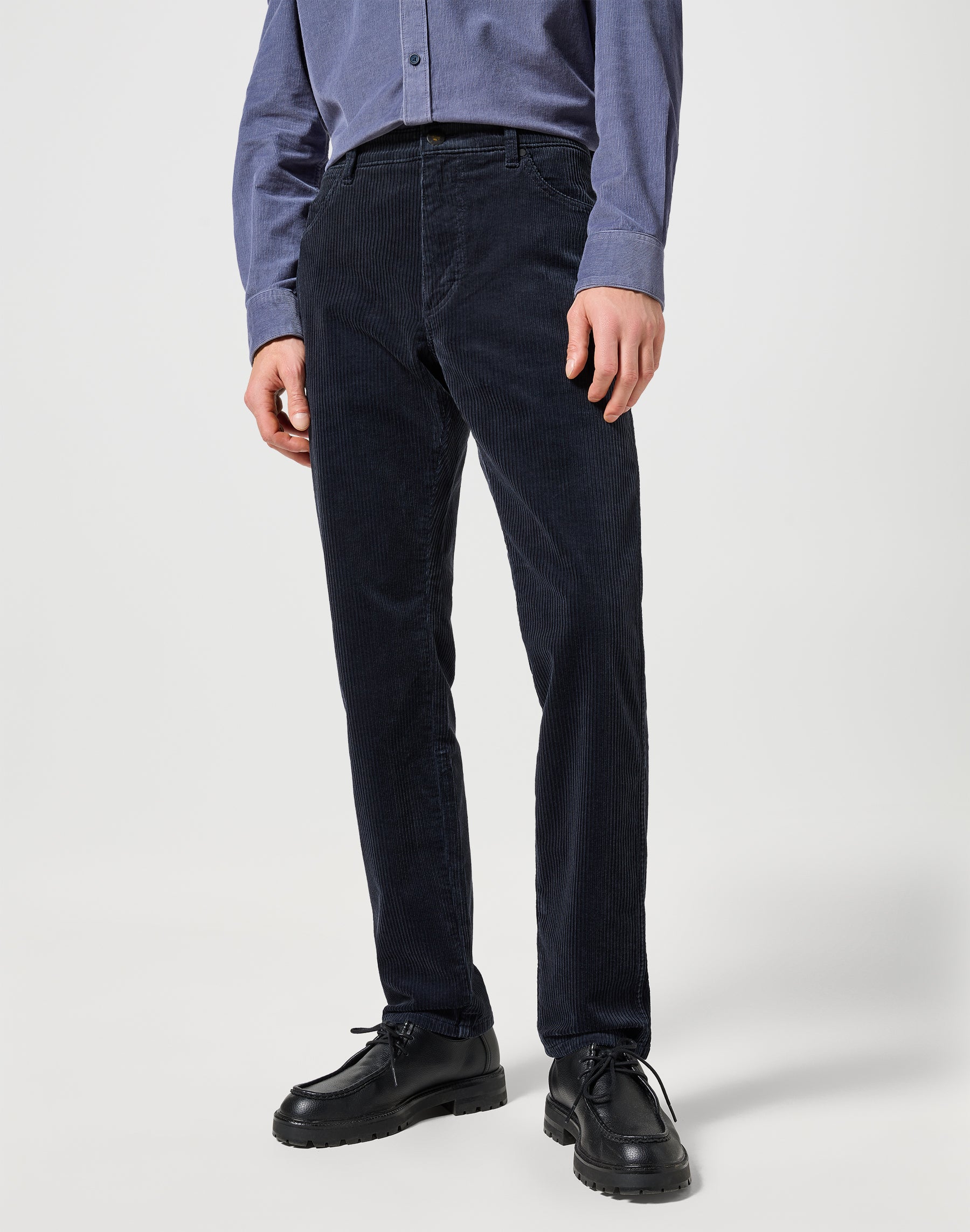 River in Dark Navy Hosen Wrangler   