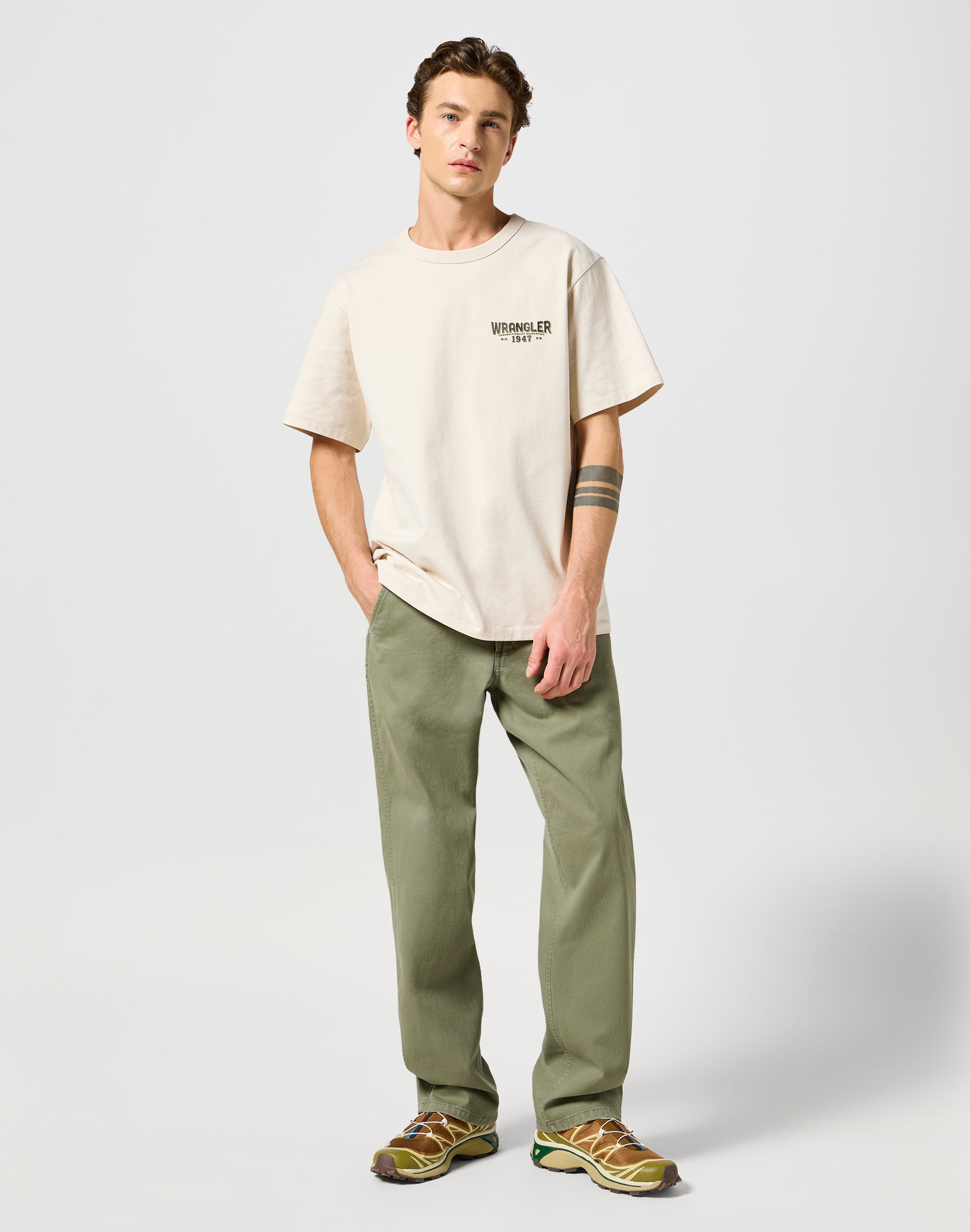 Casey Jones Chino Relaxed in Dusty Olive Hosen Wrangler   