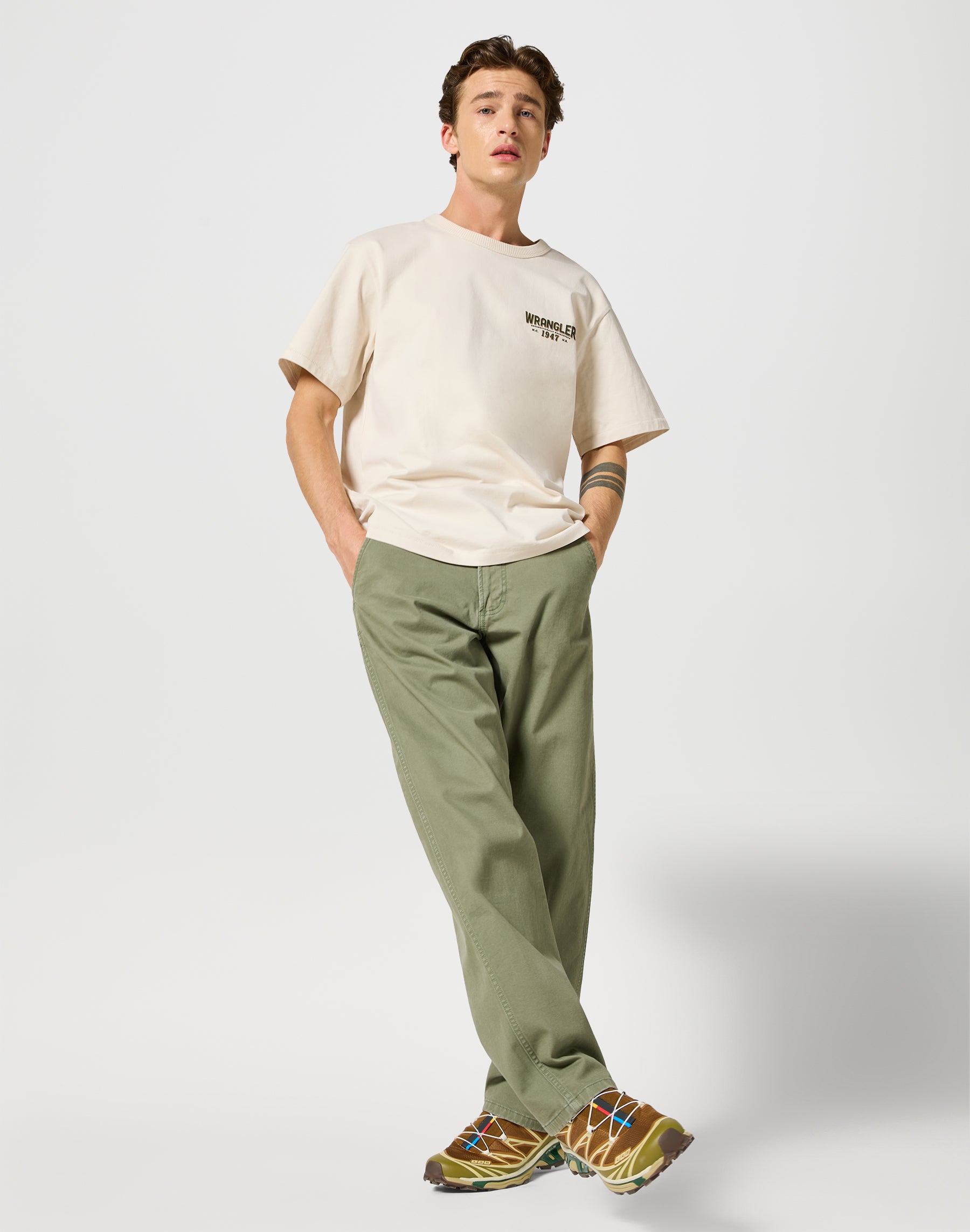 Casey Jones Chino Relaxed in Dusty Olive Hosen Wrangler   