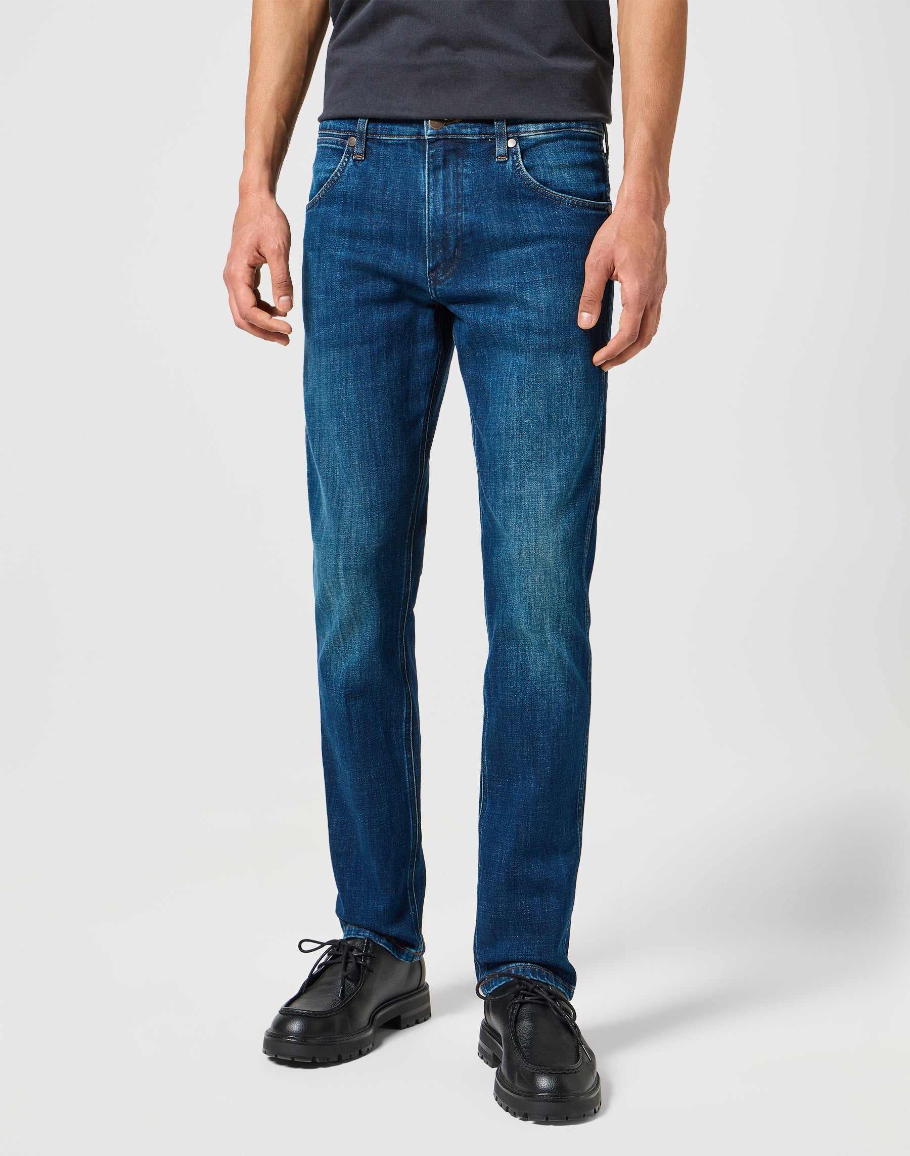 Greensboro in Azure Fade Jeans Wrangler   