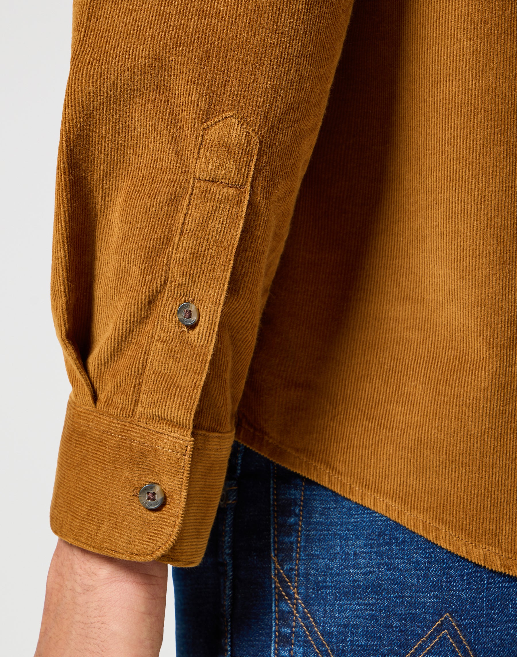 One Pocket Corduroy Shirt in Monks Robe Hemden Wrangler   