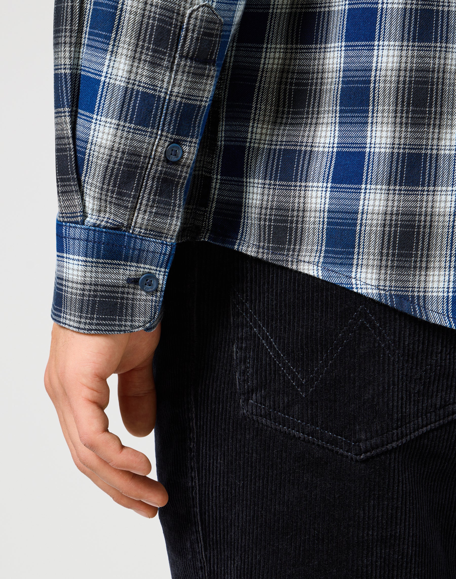 One Pocket Indigo Shirt in Navy Hemden Wrangler   