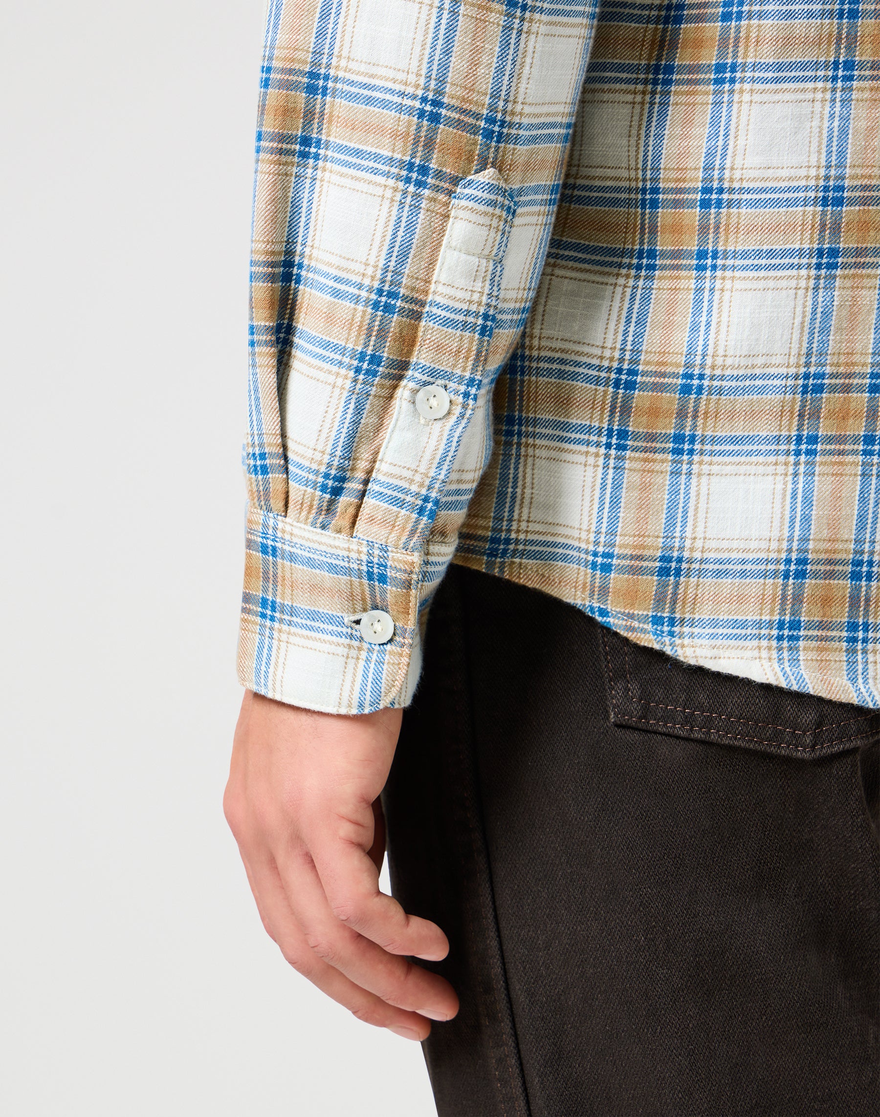 One Pocket Indigo Shirt in White Hemden Wrangler   