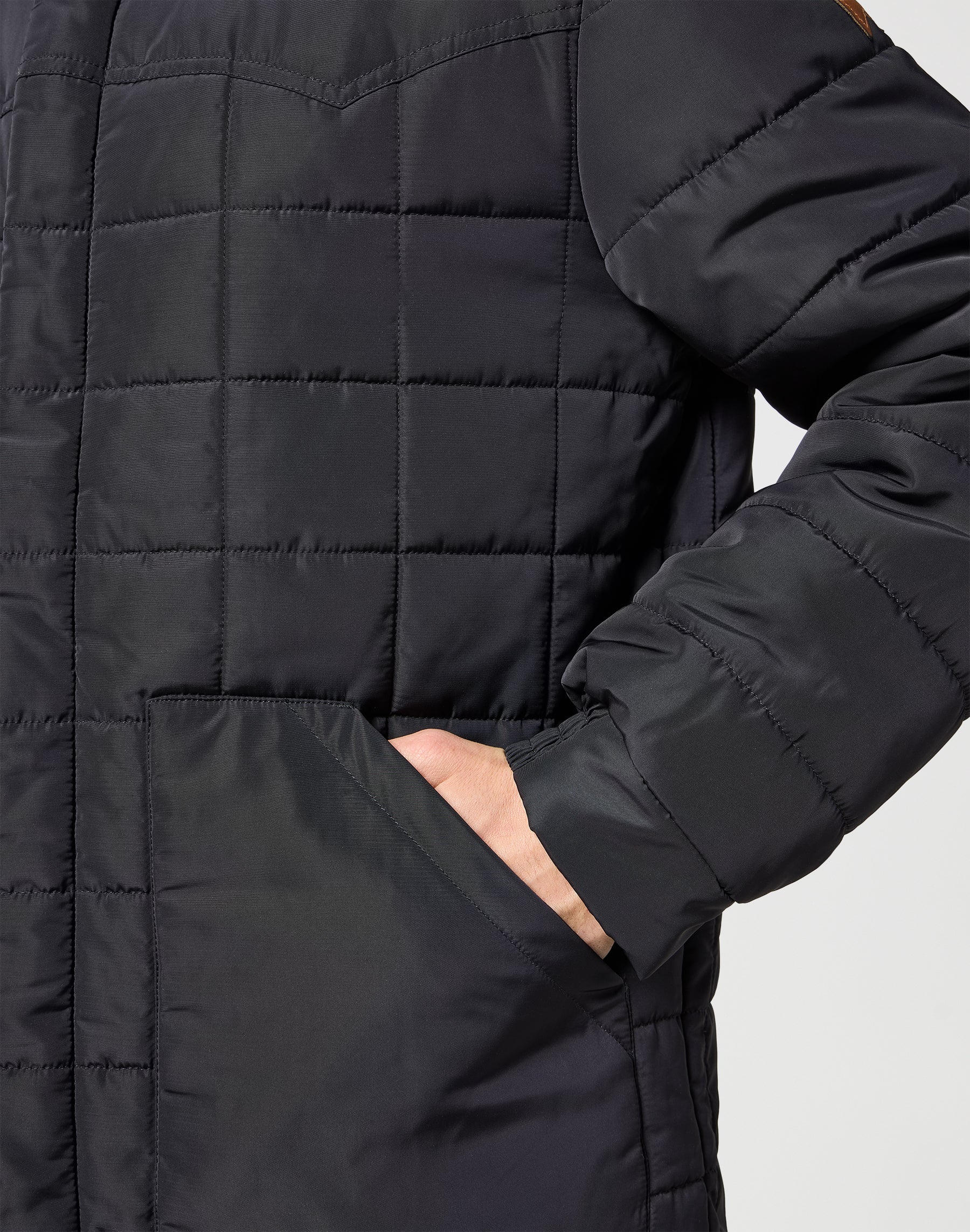 Transitional Puffer in Black Jacken Wrangler   