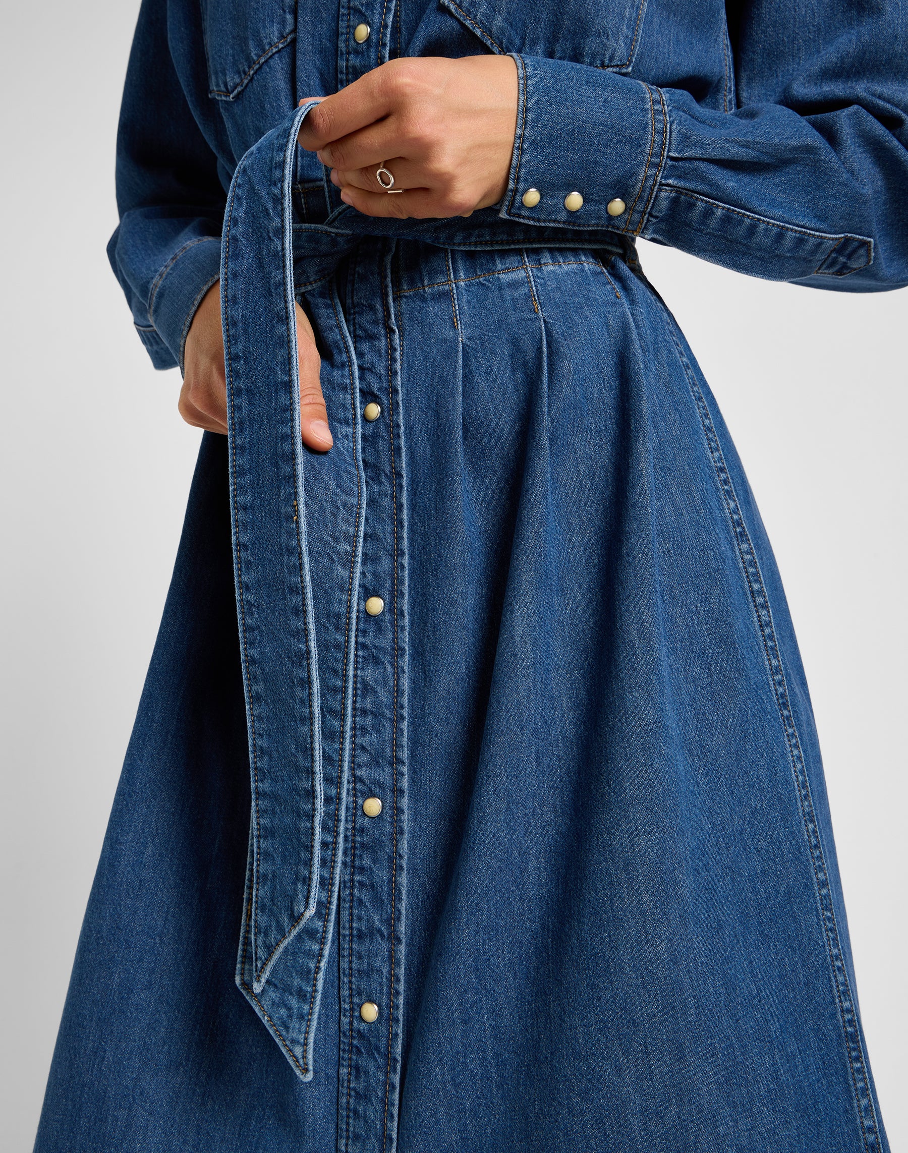 Belted Western Dress in Blue Fusion Kleider Lee   