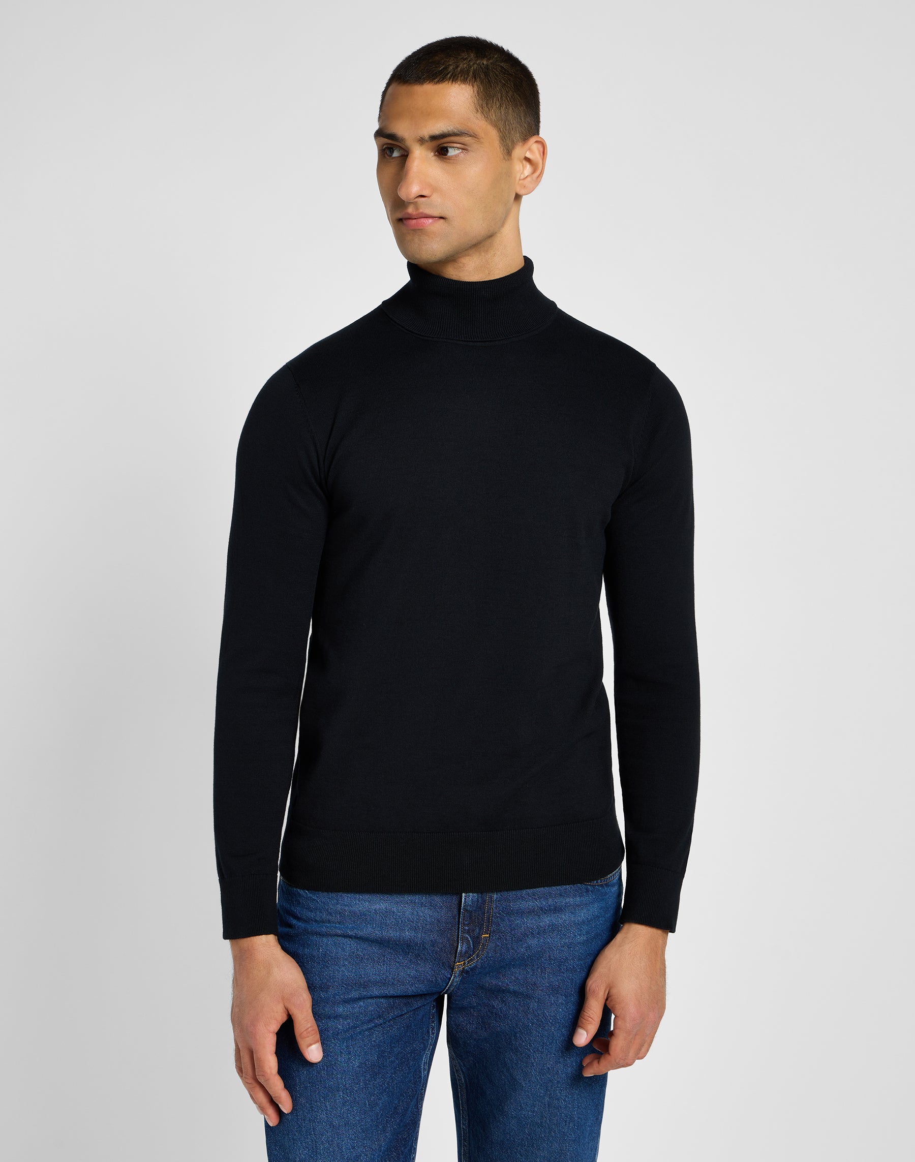 Turtle Neck in Black Pullover Lee   