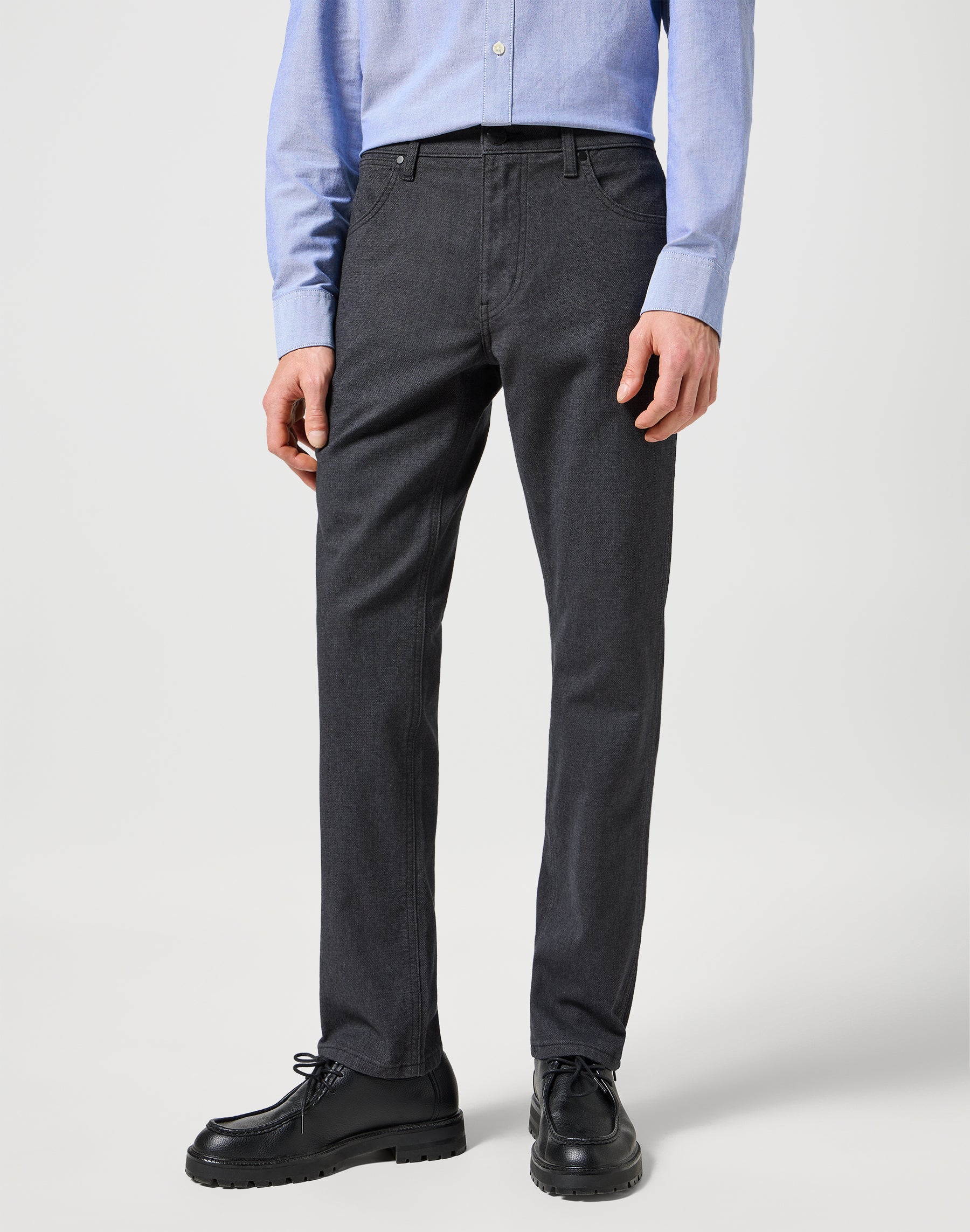 Greensboro in Charcoal Hosen Wrangler   