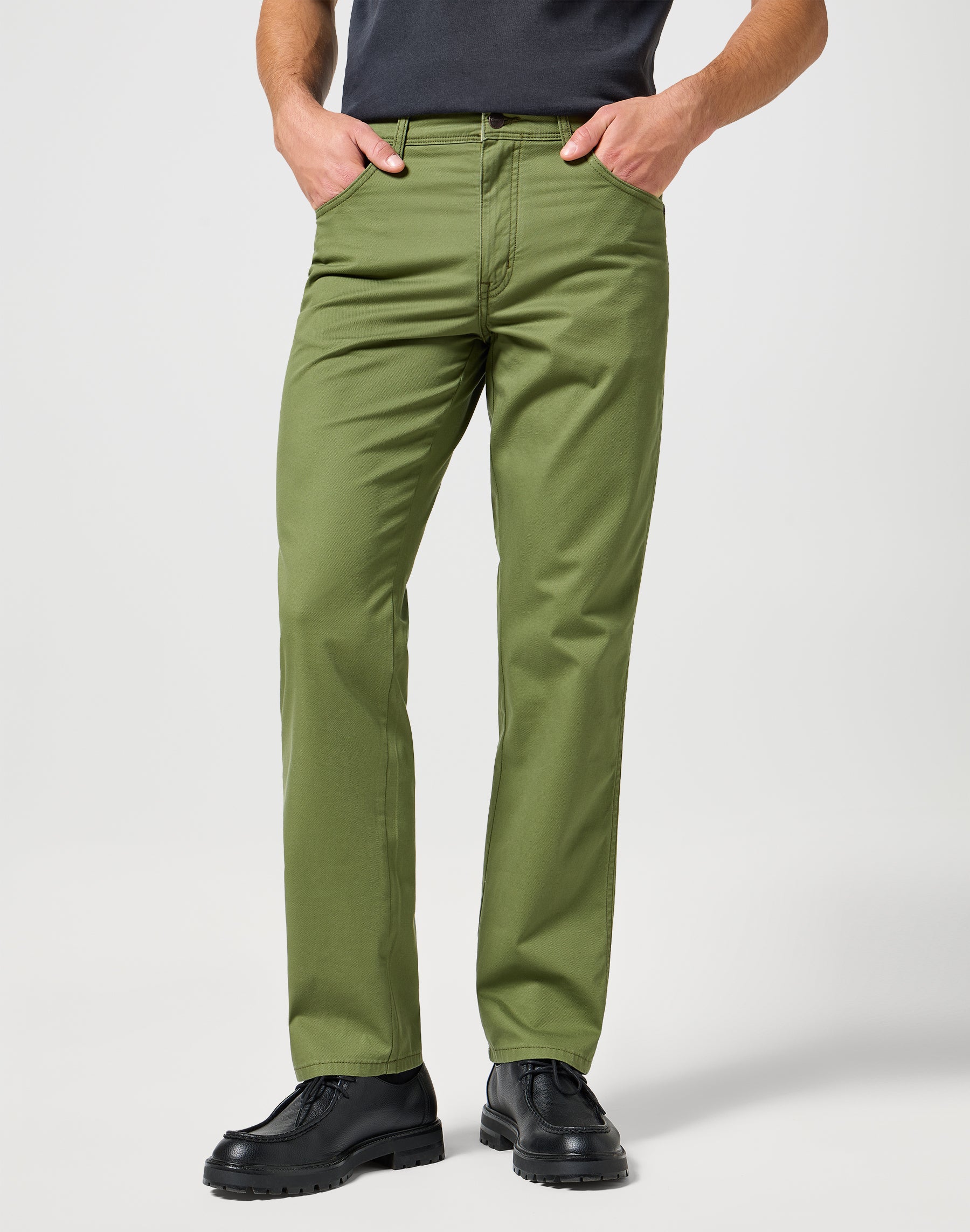 Texas in Dusty Olive Hosen Wrangler   