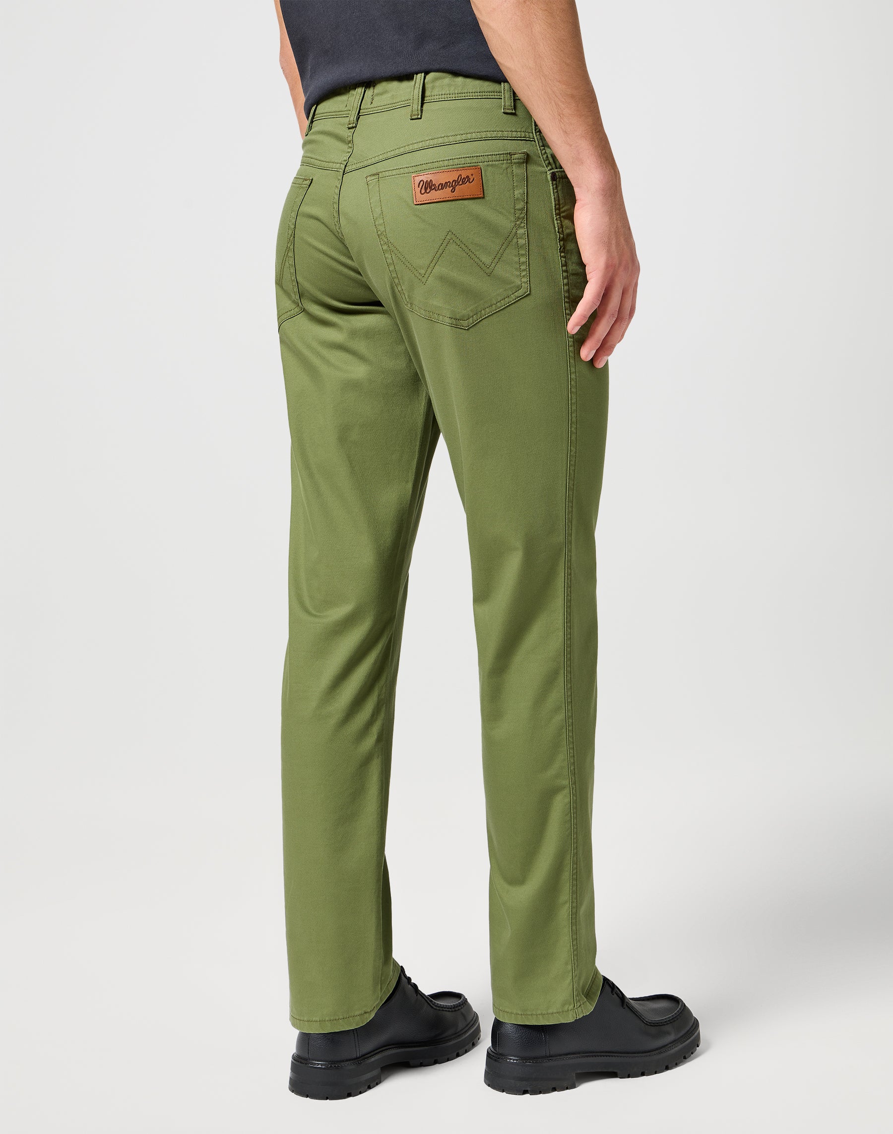 Texas in Dusty Olive Hosen Wrangler   