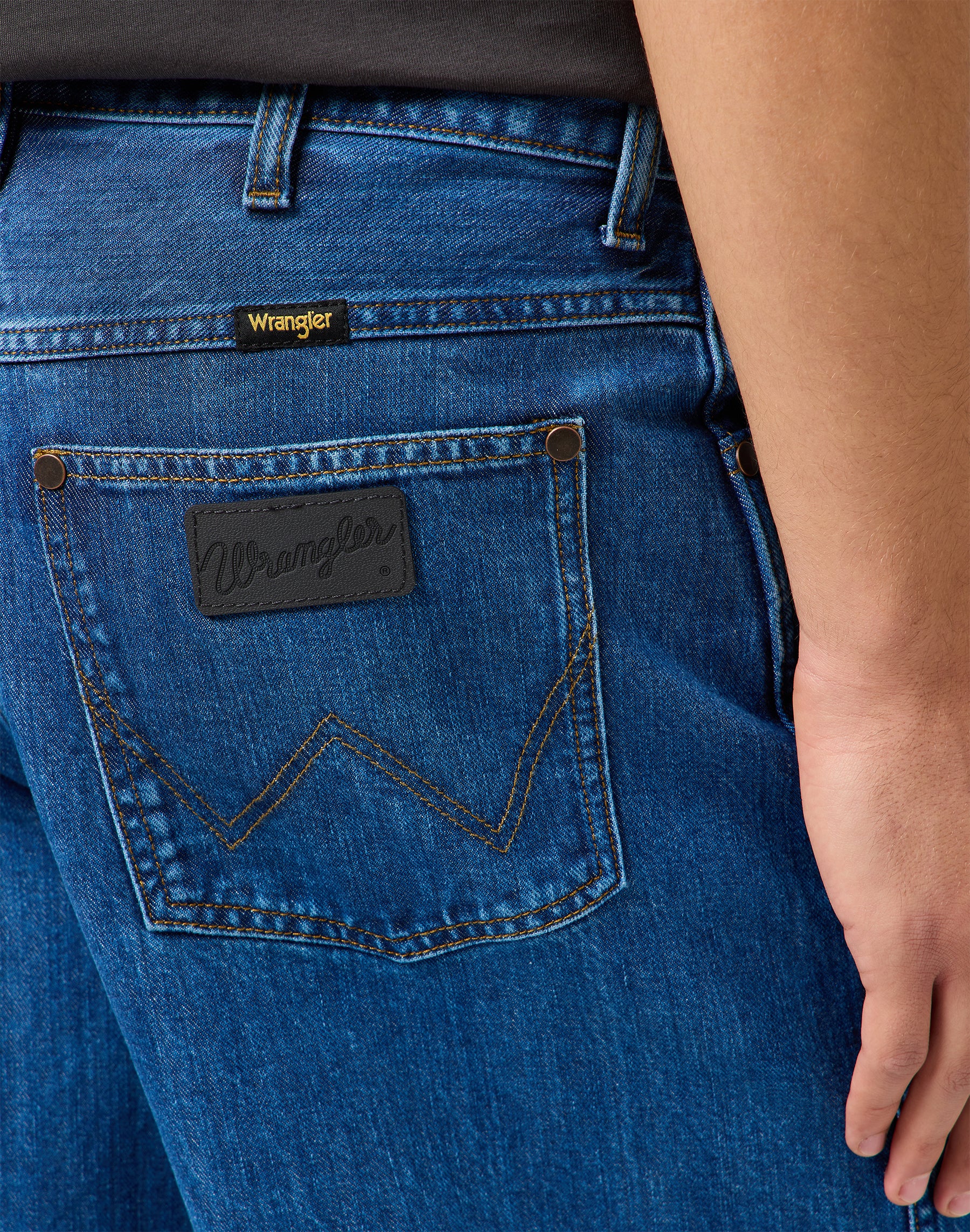 Jort Shorts in Dark Stone Jeansshorts Wrangler