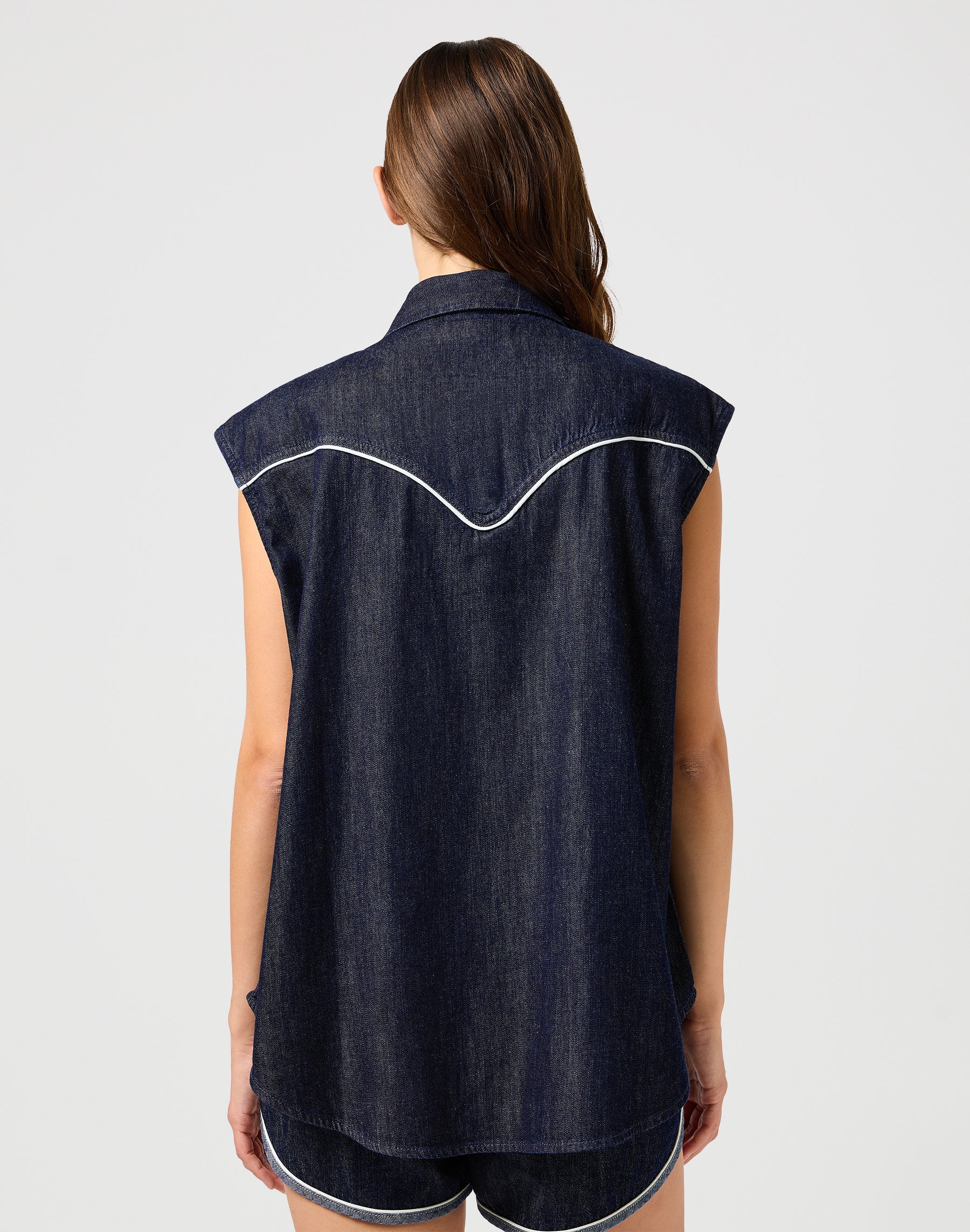 Sleeveless Shirt in Saddle Hemden Wrangler