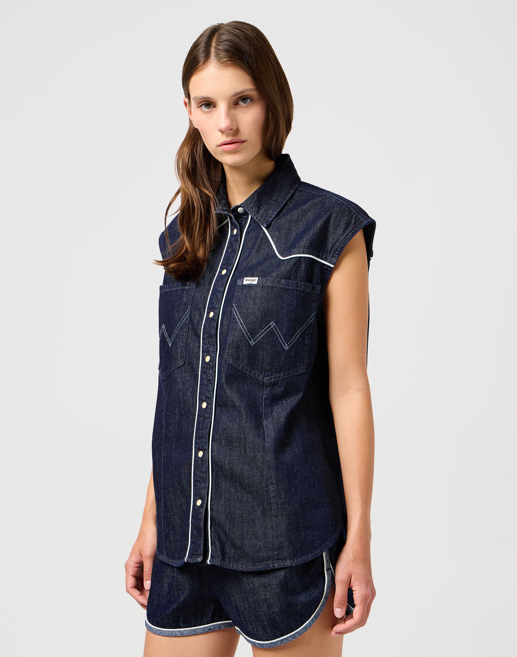 Sleeveless Shirt in Saddle Hemden Wrangler