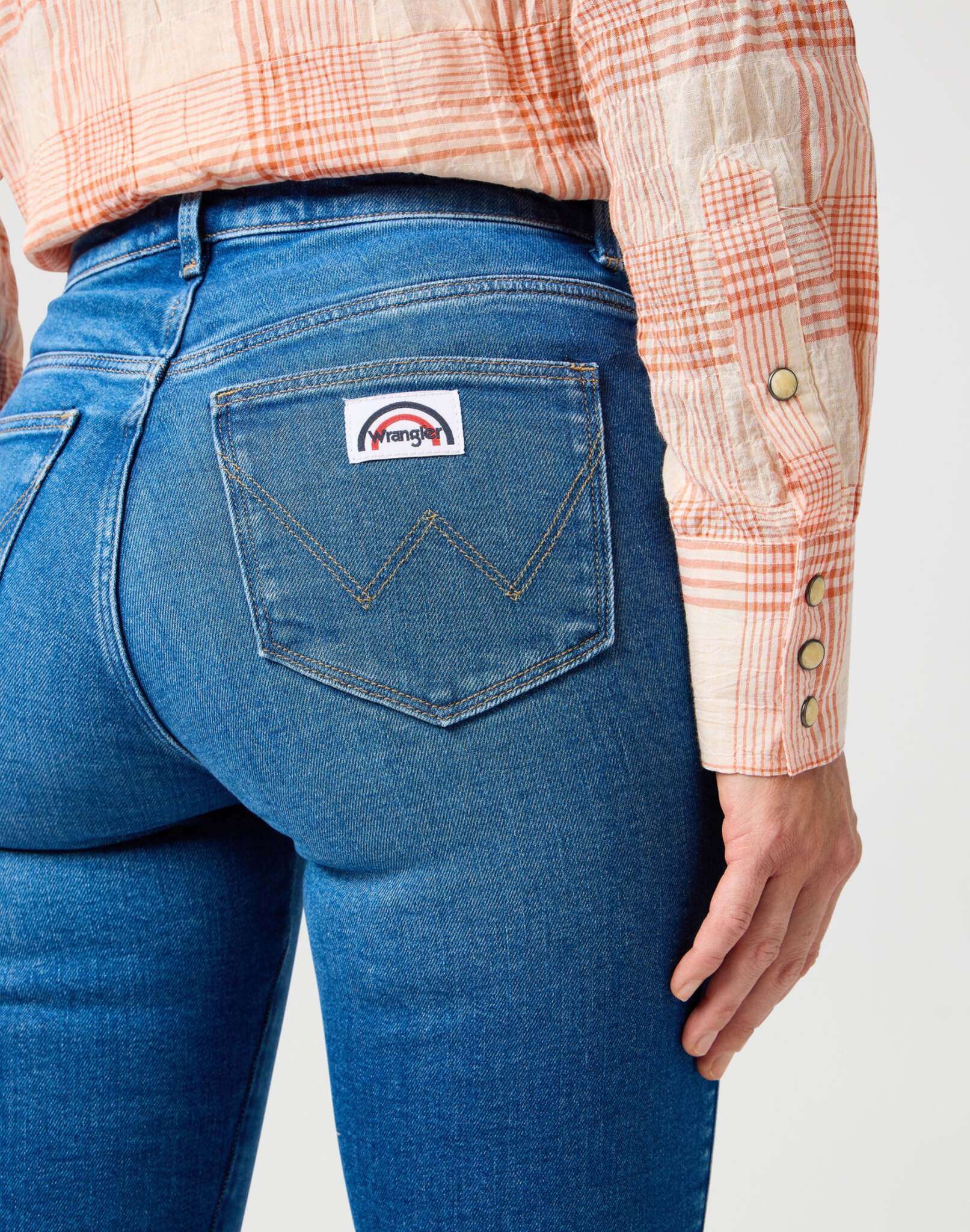 Flare in Solid Blue Jeans Wrangler