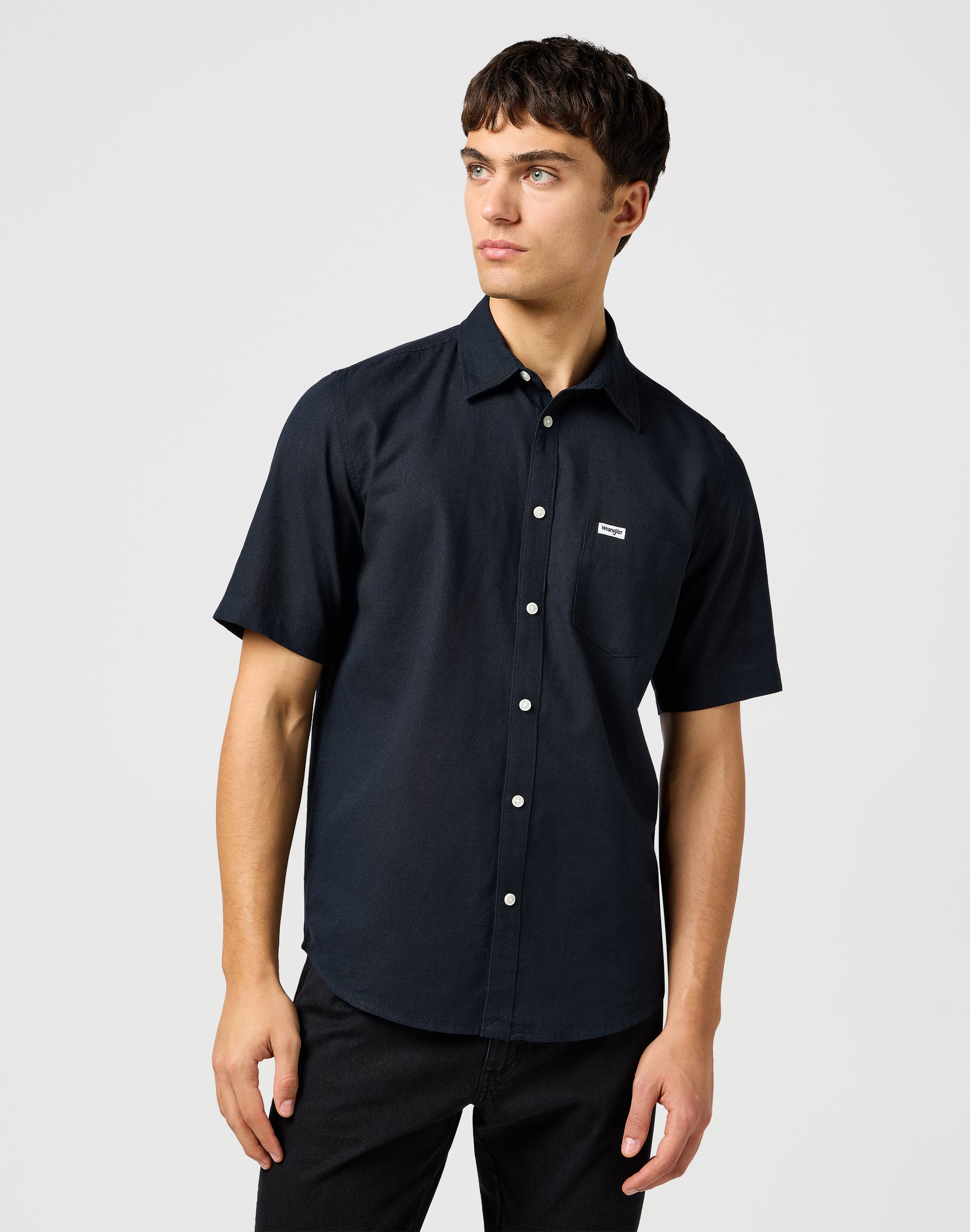 Ss 1 Pkt Shirt in Black Hemden Wrangler