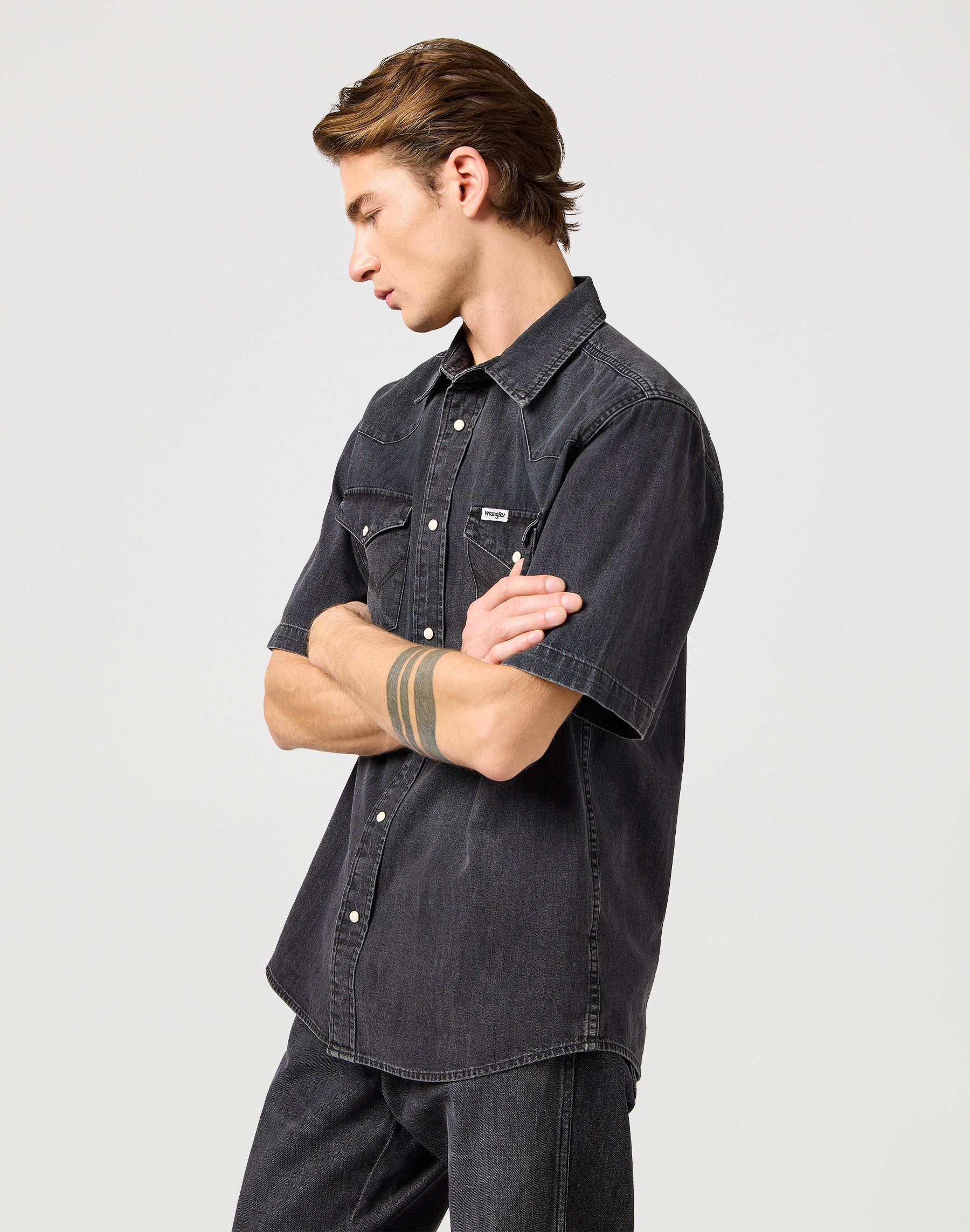 Ss Western Shirt in Enchanted Black Hemden Wrangler