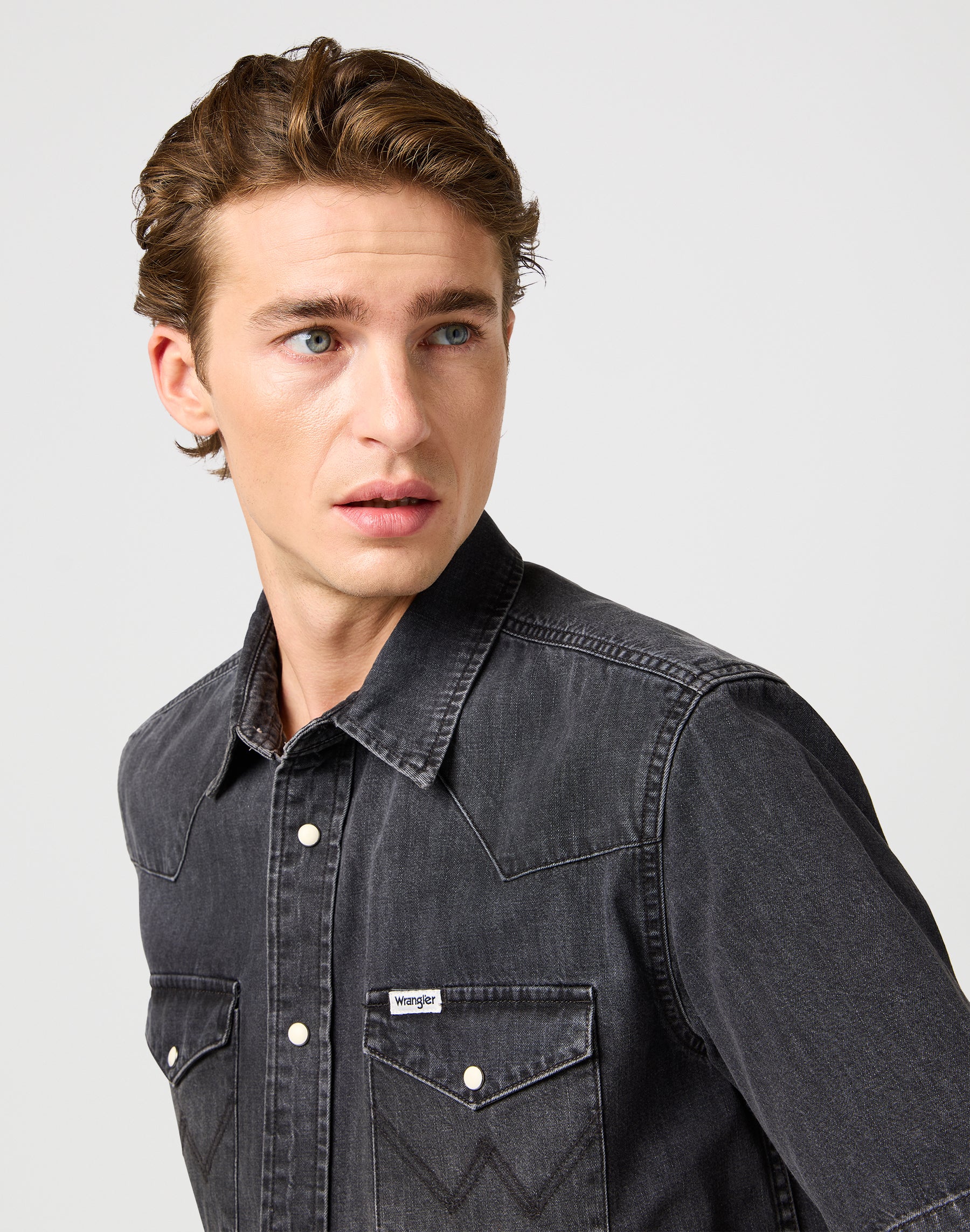 Ss Western Shirt in Enchanted Black Hemden Wrangler