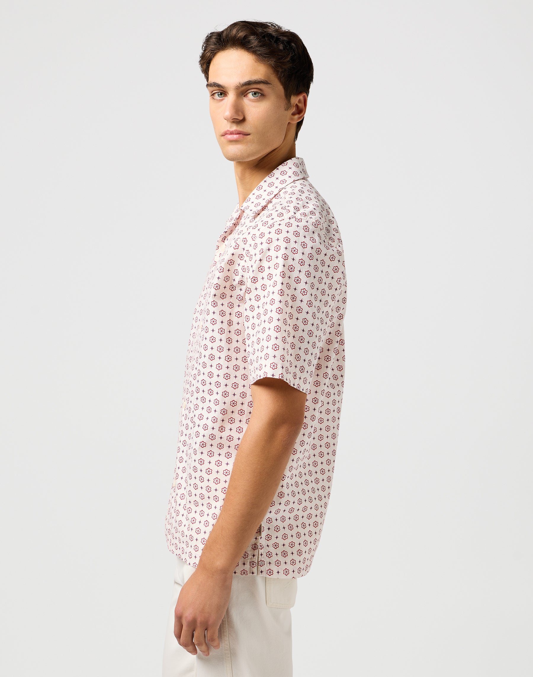 Ss Resort Shirt in White Geo Hemden Wrangler