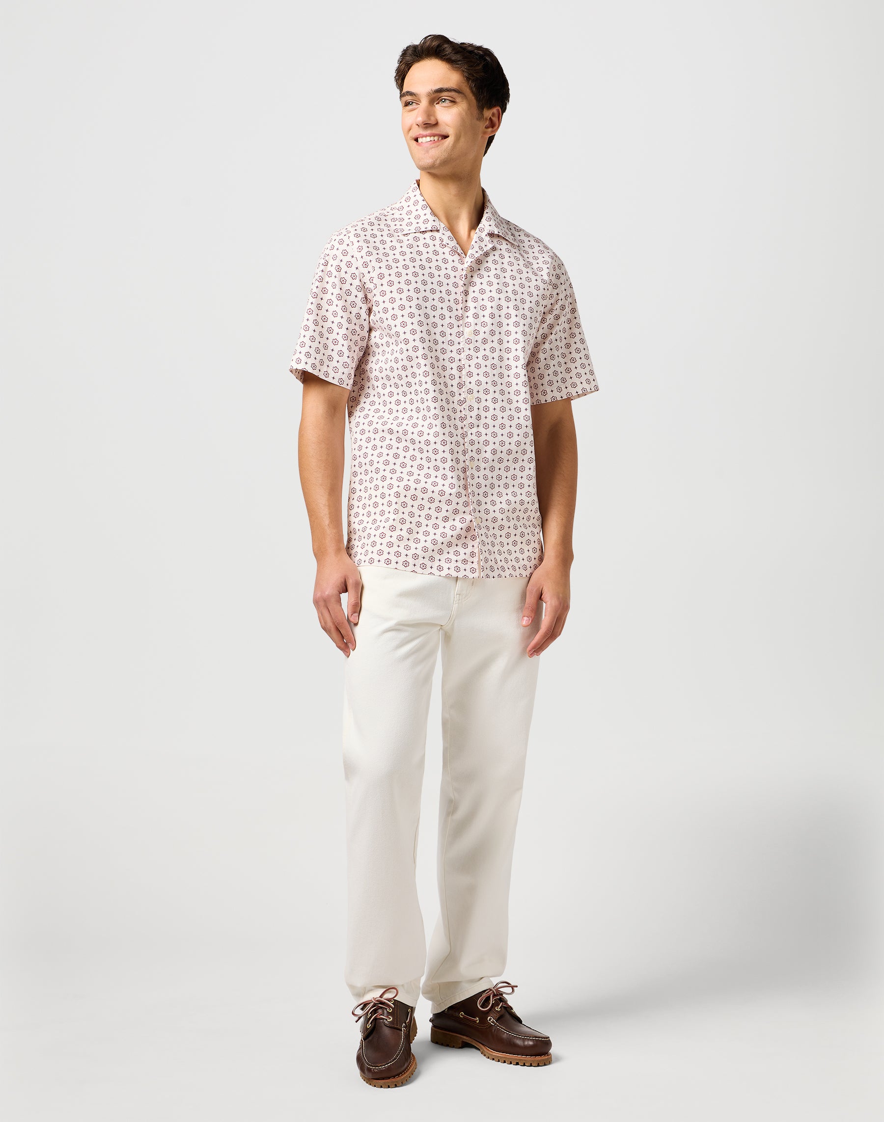 Ss Resort Shirt in White Geo Hemden Wrangler