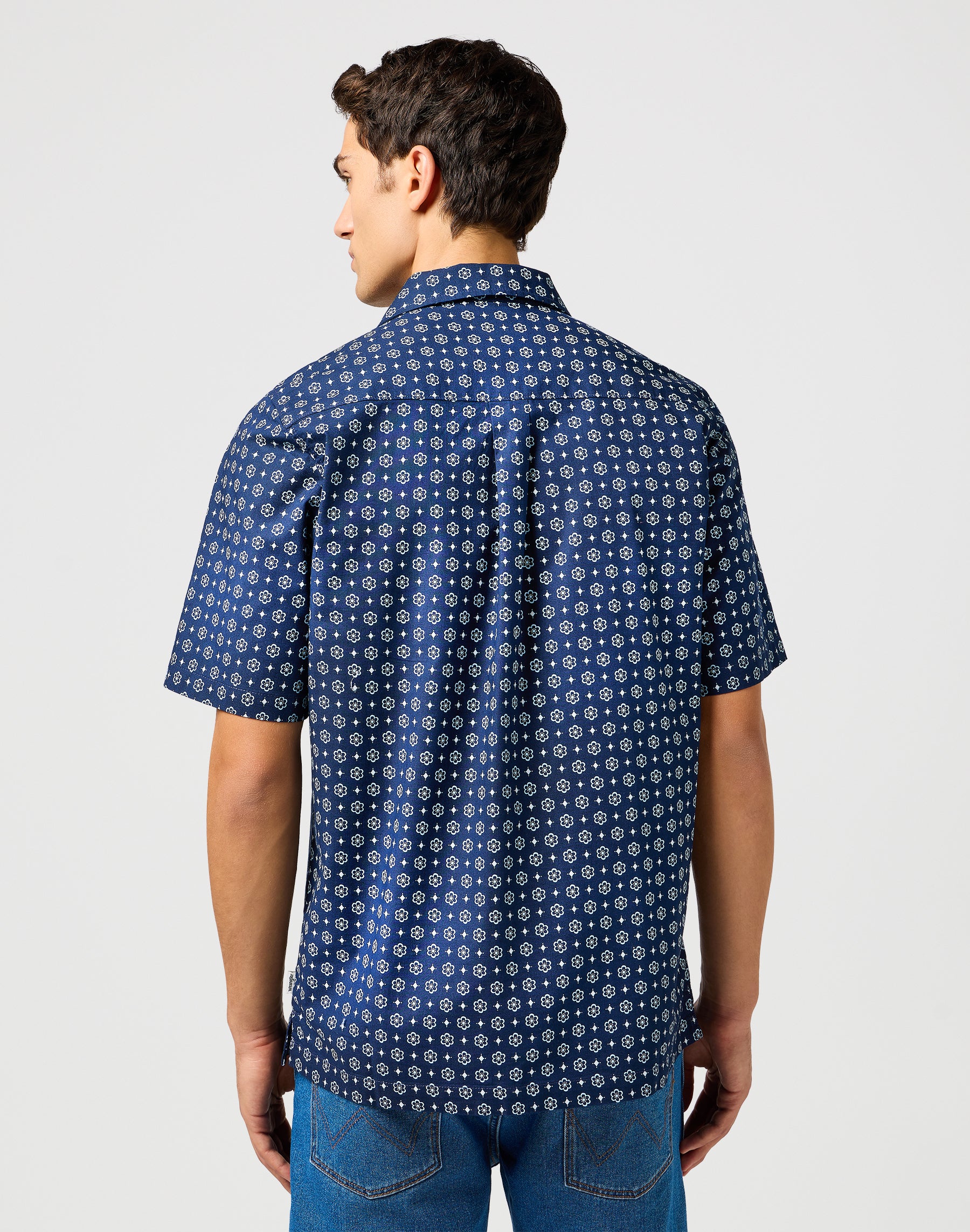 Ss Resort Shirt in Blue Geo Hemden Wrangler