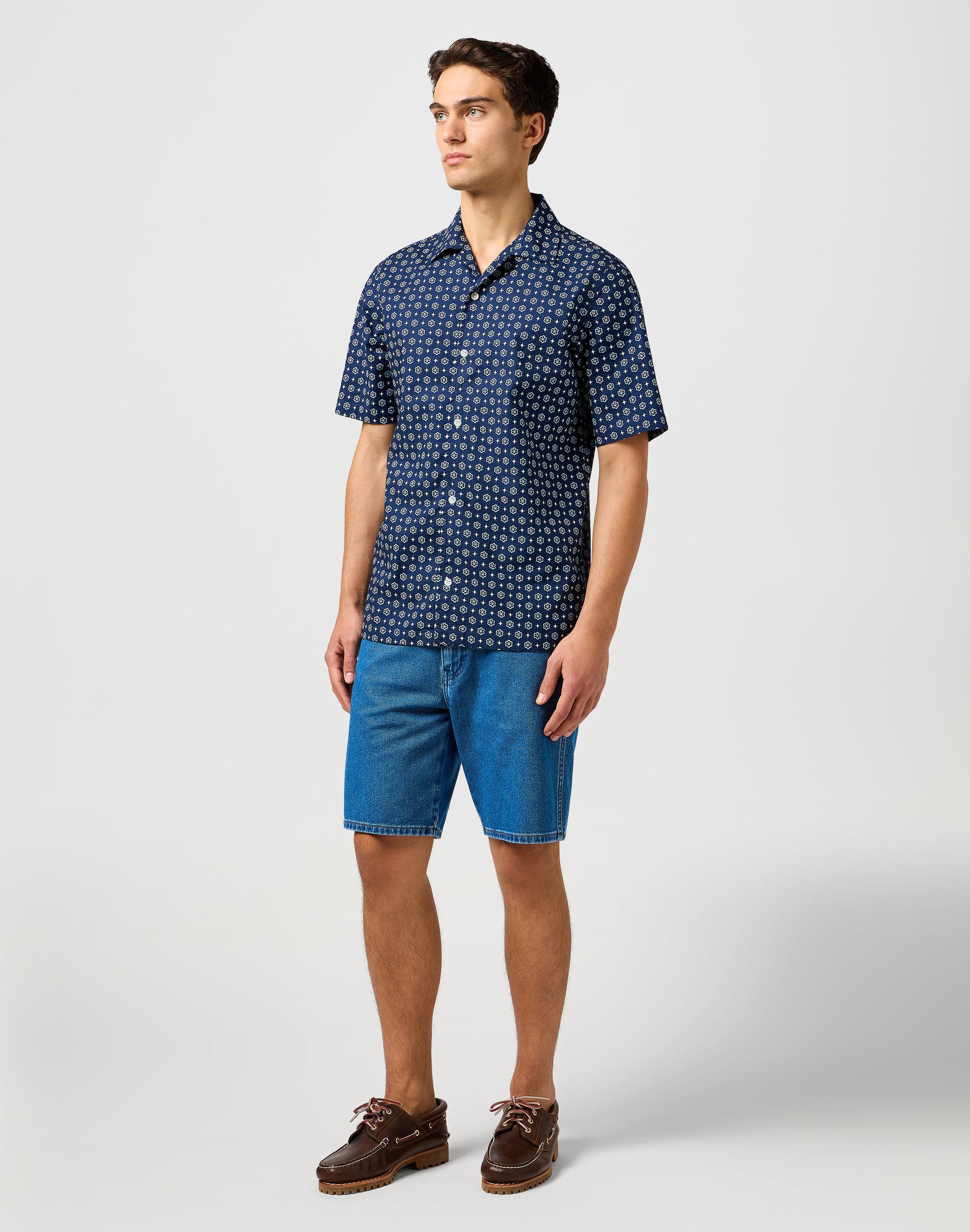 Ss Resort Shirt in Blue Geo Hemden Wrangler